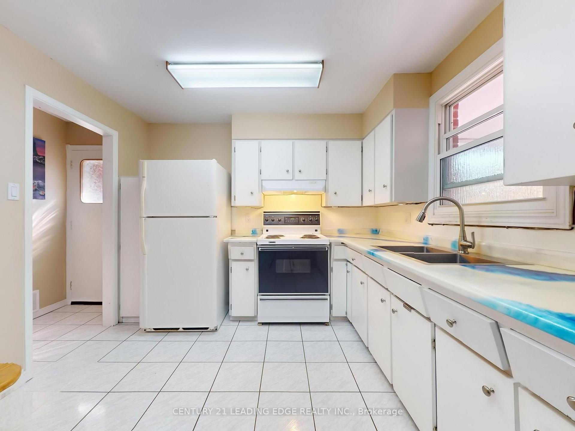 Photo 11 of 173 Owen Street, Barrie, Wellington — HOMEH