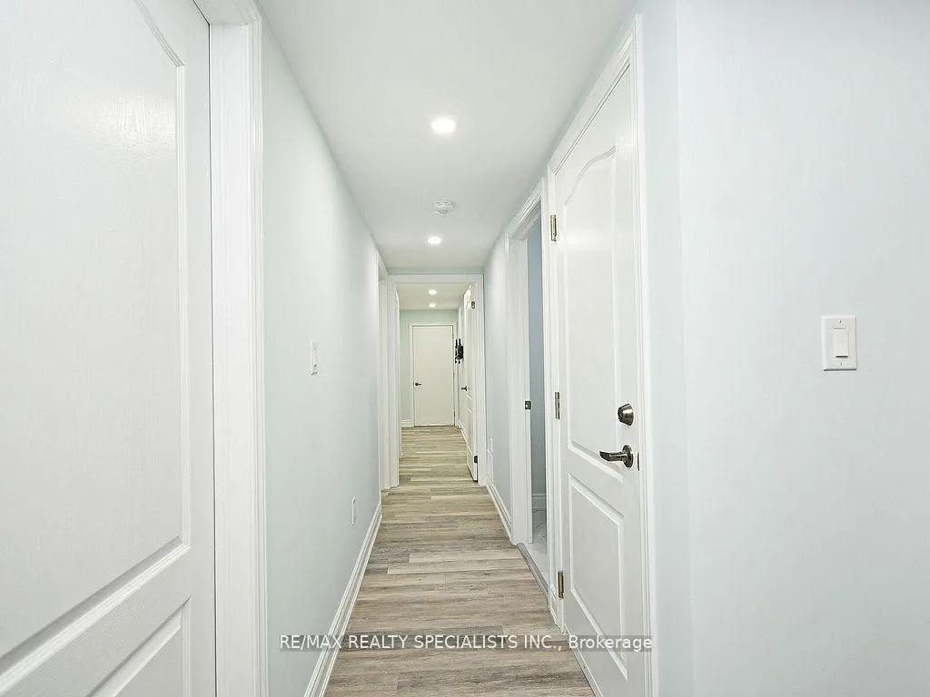 Photo 14 of 42 Midcrest Circle, Brampton, Credit Valley — HOMEH