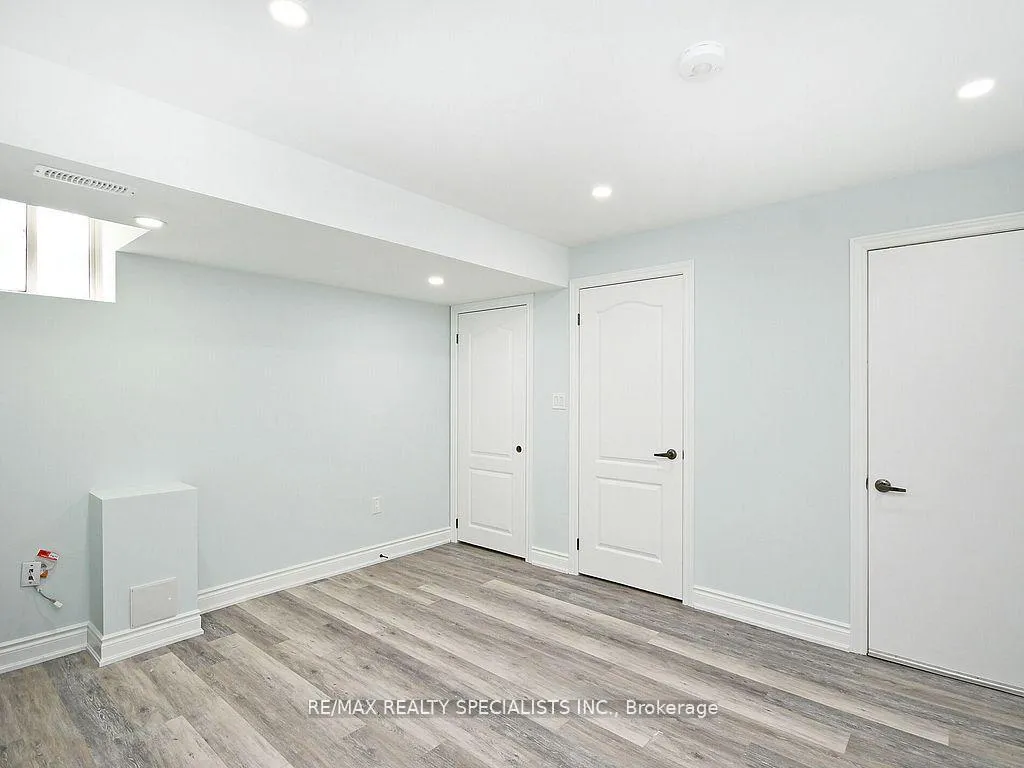 Photo 15 of 42 Midcrest Circle, Brampton, Credit Valley — HOMEH