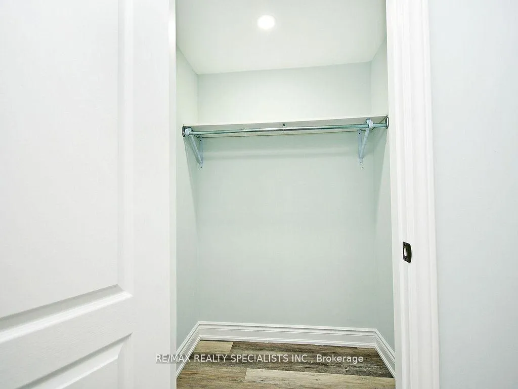 Photo 19 of 42 Midcrest Circle, Brampton, Credit Valley — HOMEH