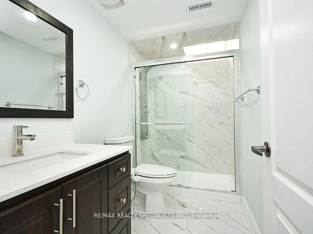 Photo 20 of 42 Midcrest Circle, Brampton, Credit Valley — HOMEH