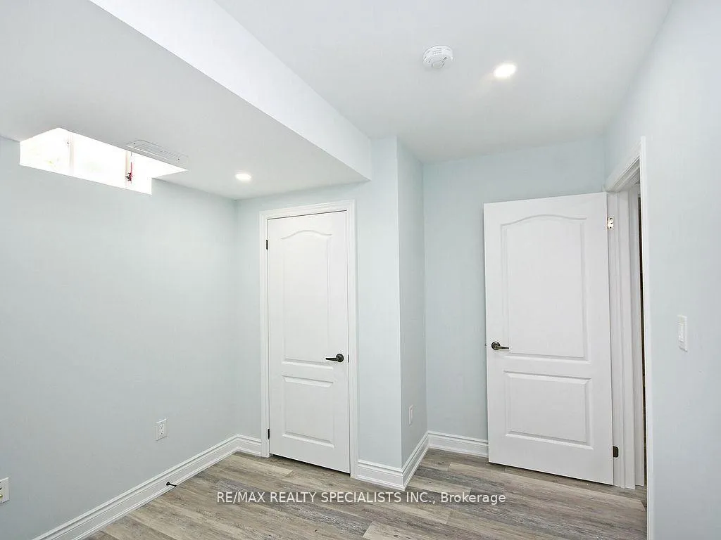 Photo 25 of 42 Midcrest Circle, Brampton, Credit Valley — HOMEH