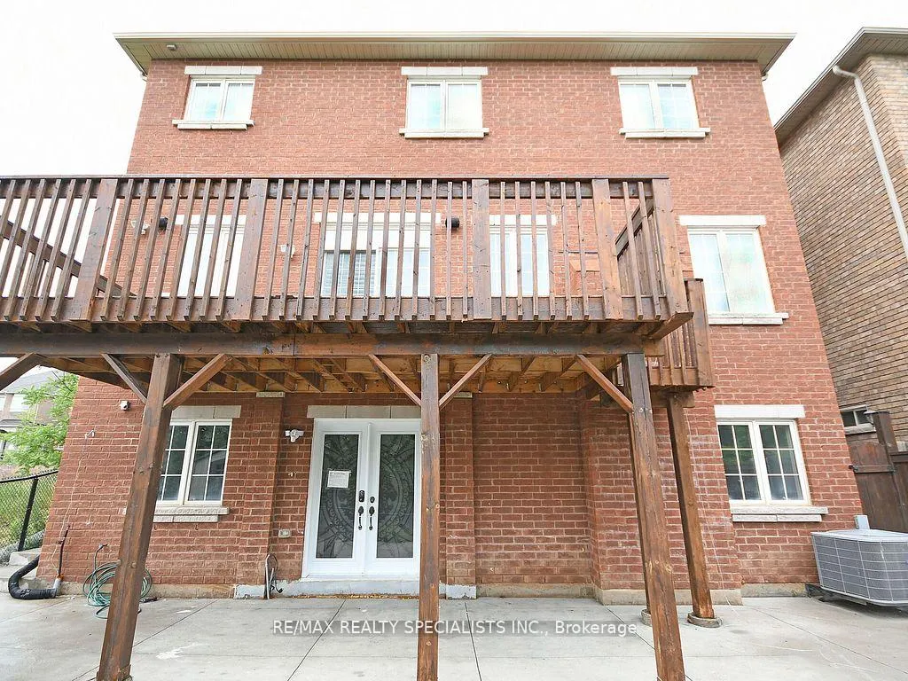Photo 27 of 42 Midcrest Circle, Brampton, Credit Valley — HOMEH