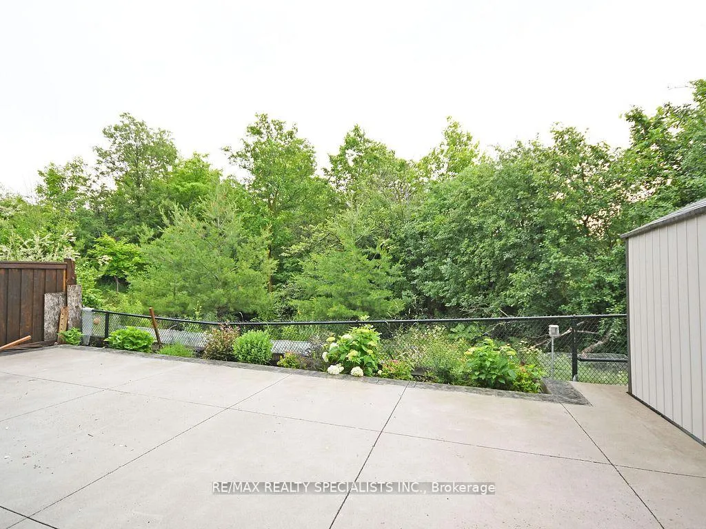 Photo 28 of 42 Midcrest Circle, Brampton, Credit Valley — HOMEH
