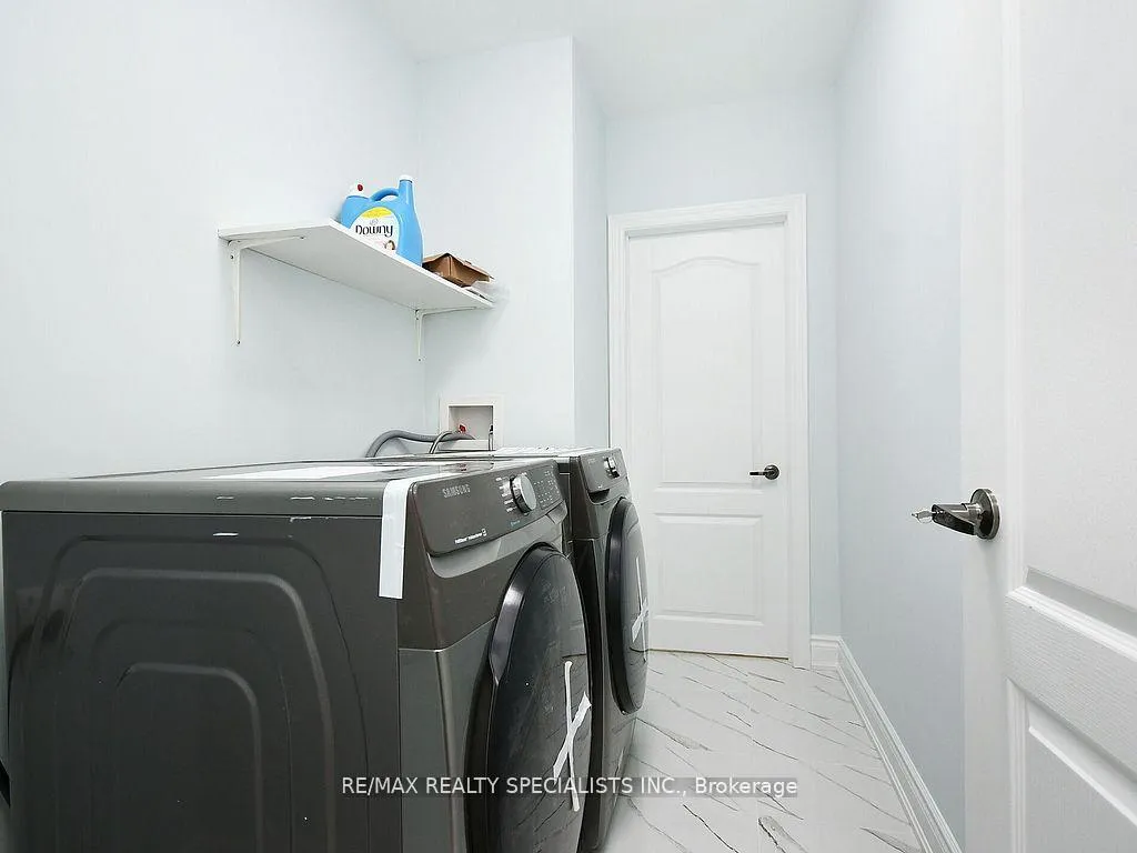 Photo 31 of 42 Midcrest Circle, Brampton, Credit Valley — HOMEH