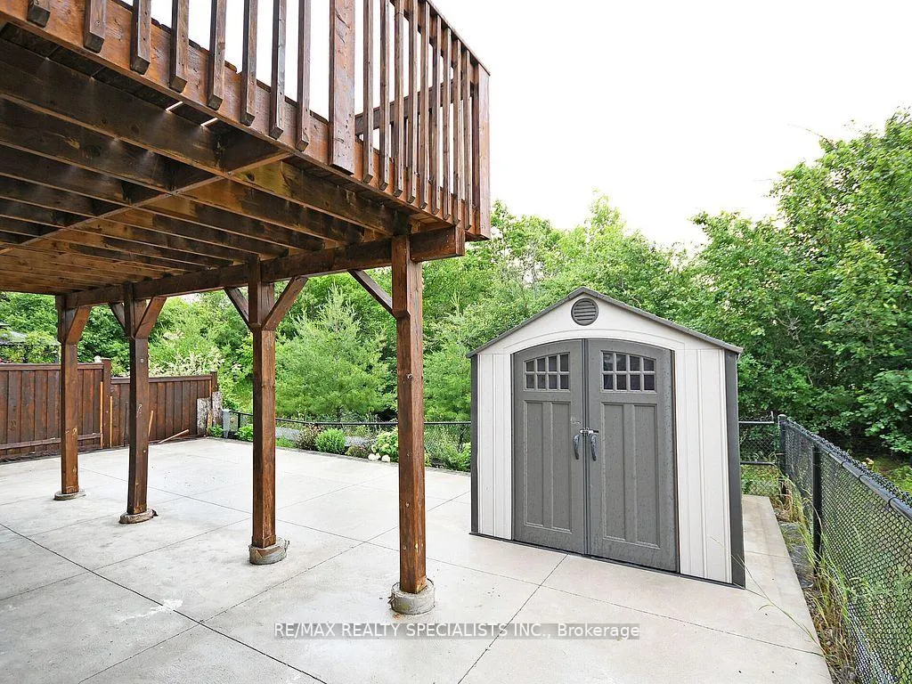 Photo 34 of 42 Midcrest Circle, Brampton, Credit Valley — HOMEH