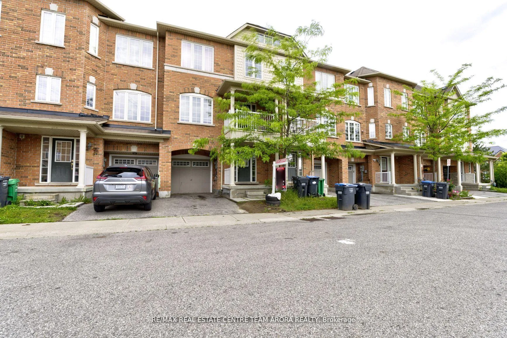 Photo 2 of 7 Freeland Hollow, Brampton, Bram West — HOMEH