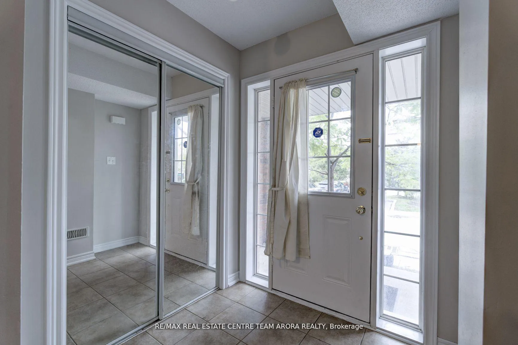 Photo 4 of 7 Freeland Hollow, Brampton, Bram West — HOMEH