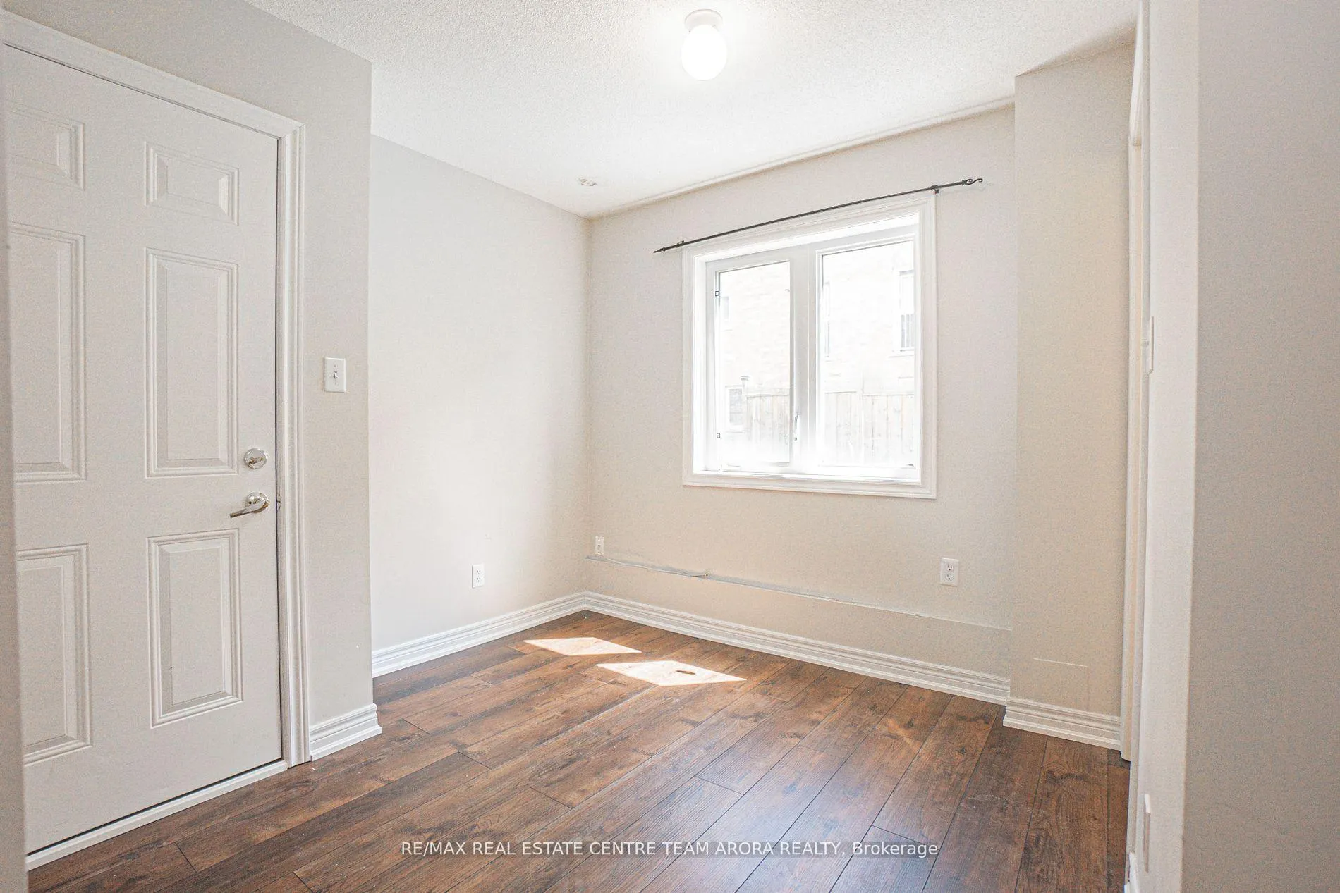 Photo 8 of 7 Freeland Hollow, Brampton, Bram West — HOMEH