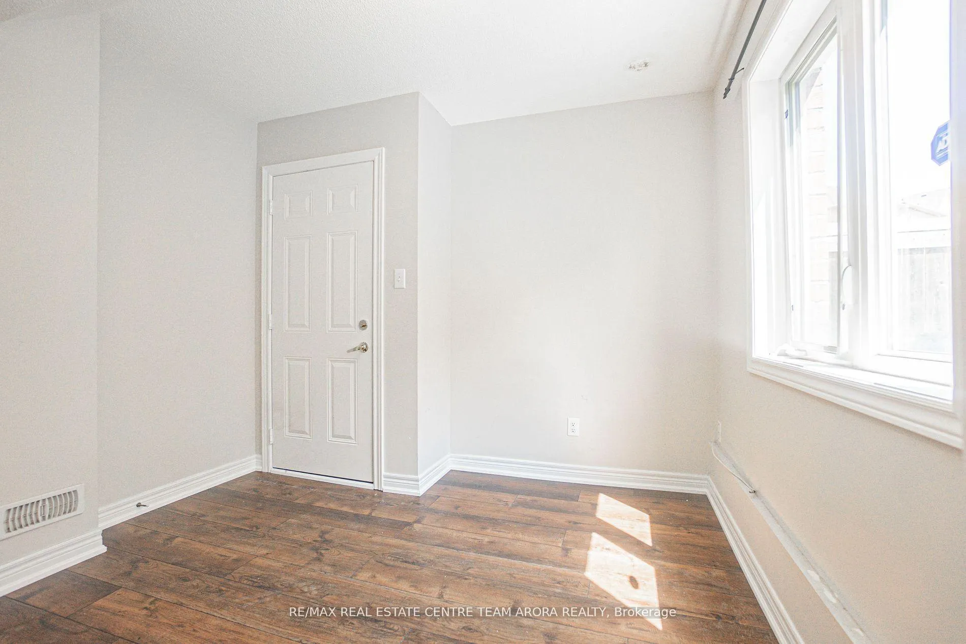 Photo 19 of 7 Freeland Hollow, Brampton, Bram West — HOMEH