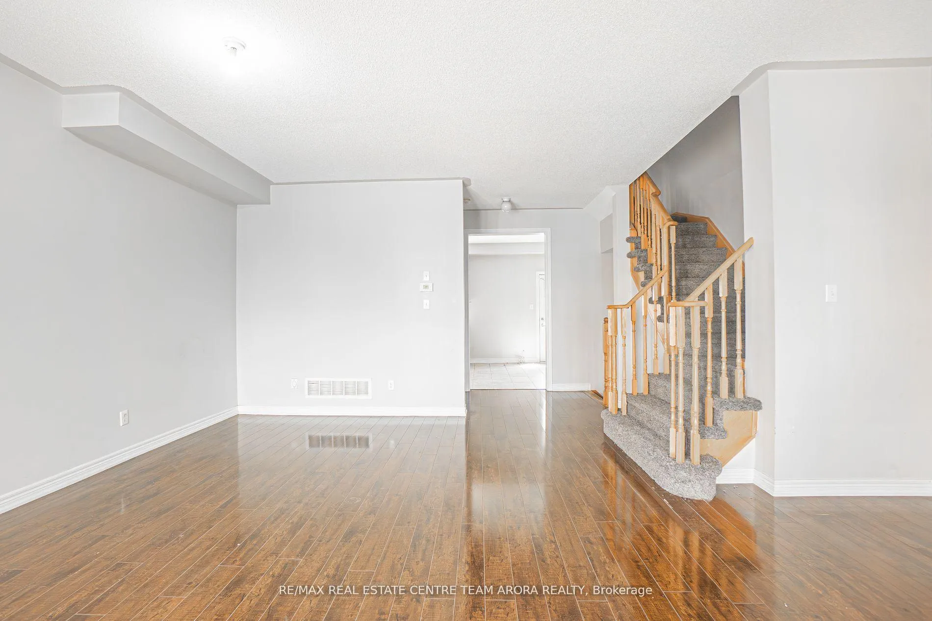 Photo 24 of 7 Freeland Hollow, Brampton, Bram West — HOMEH