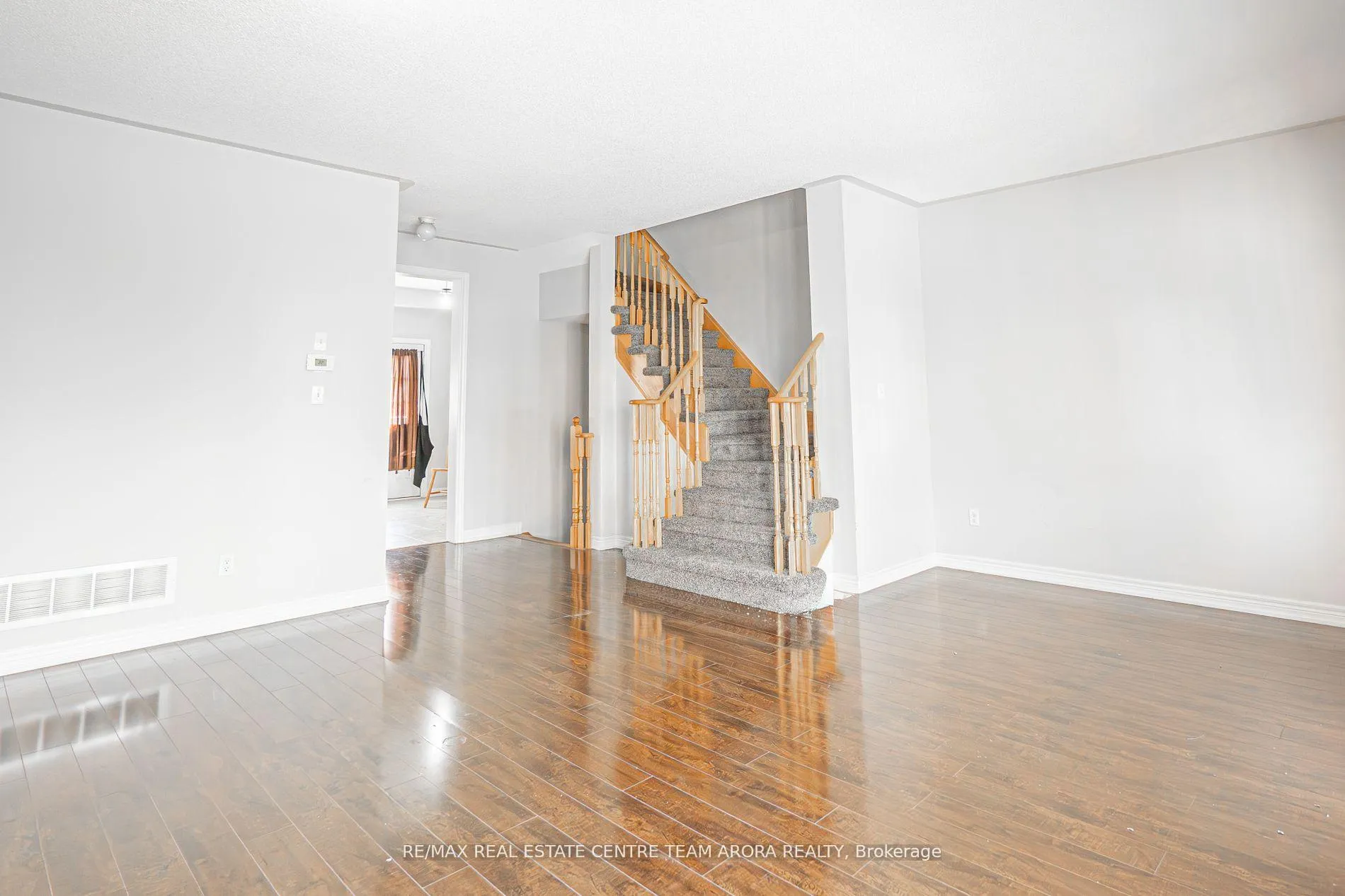 Photo 26 of 7 Freeland Hollow, Brampton, Bram West — HOMEH