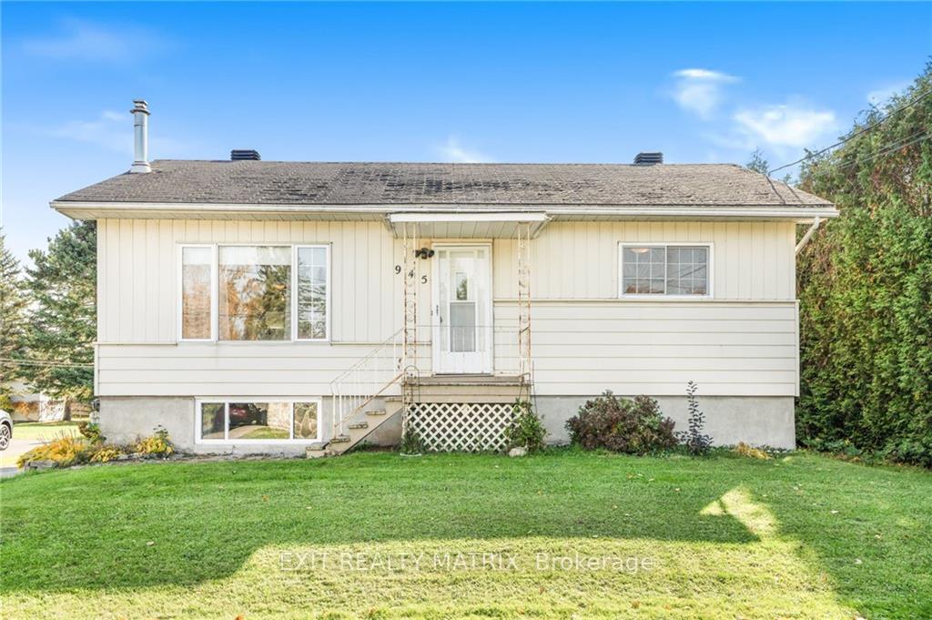 Photo 2 of 945 Queen Street, Champlain, L'Orignal — HOMEH