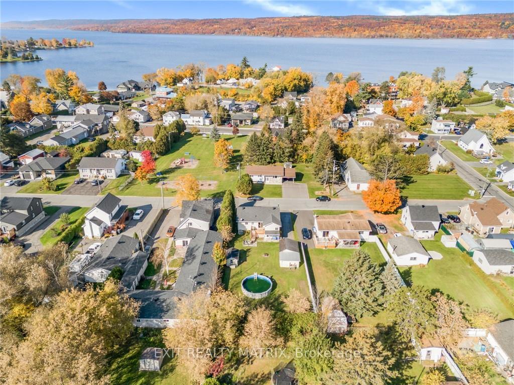 Photo 4 of 945 Queen Street, Champlain, L'Orignal — HOMEH