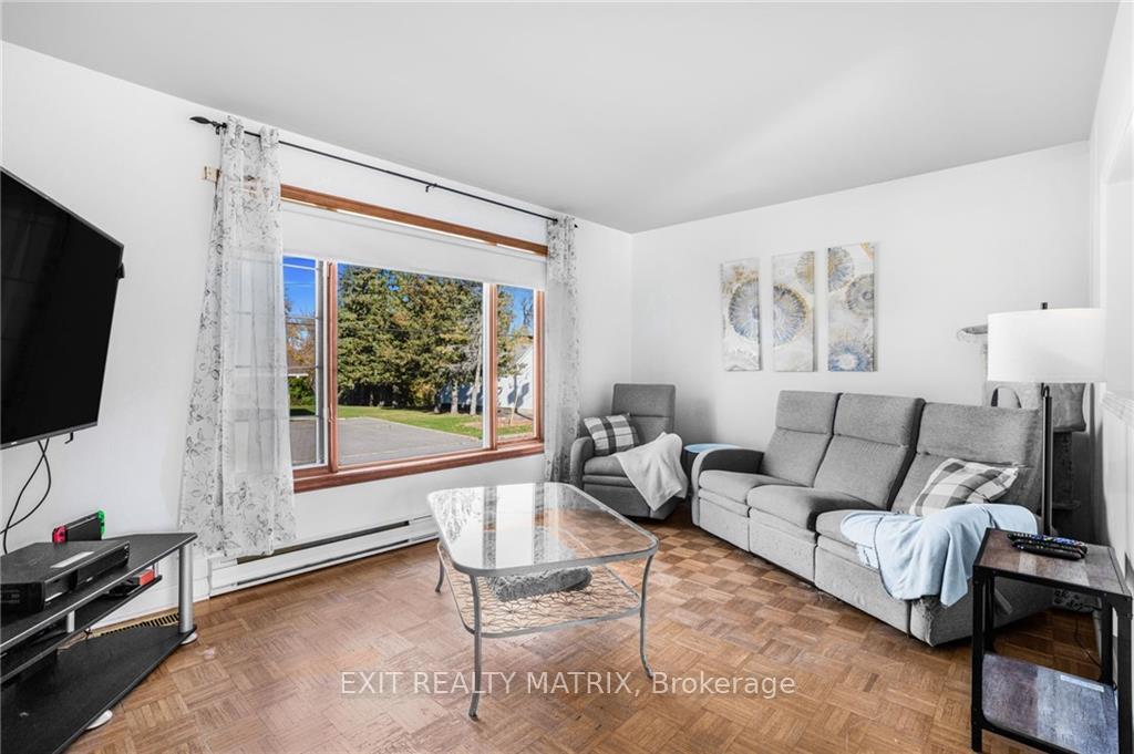 Photo 6 of 945 Queen Street, Champlain, L'Orignal — HOMEH