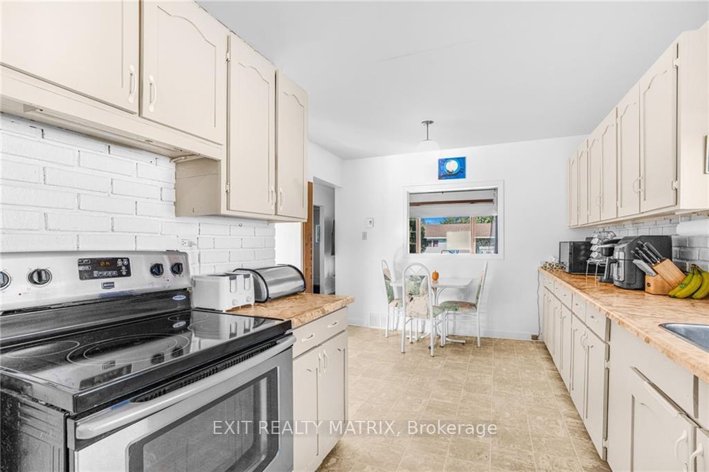 Photo 11 of 945 Queen Street, Champlain, L'Orignal — HOMEH