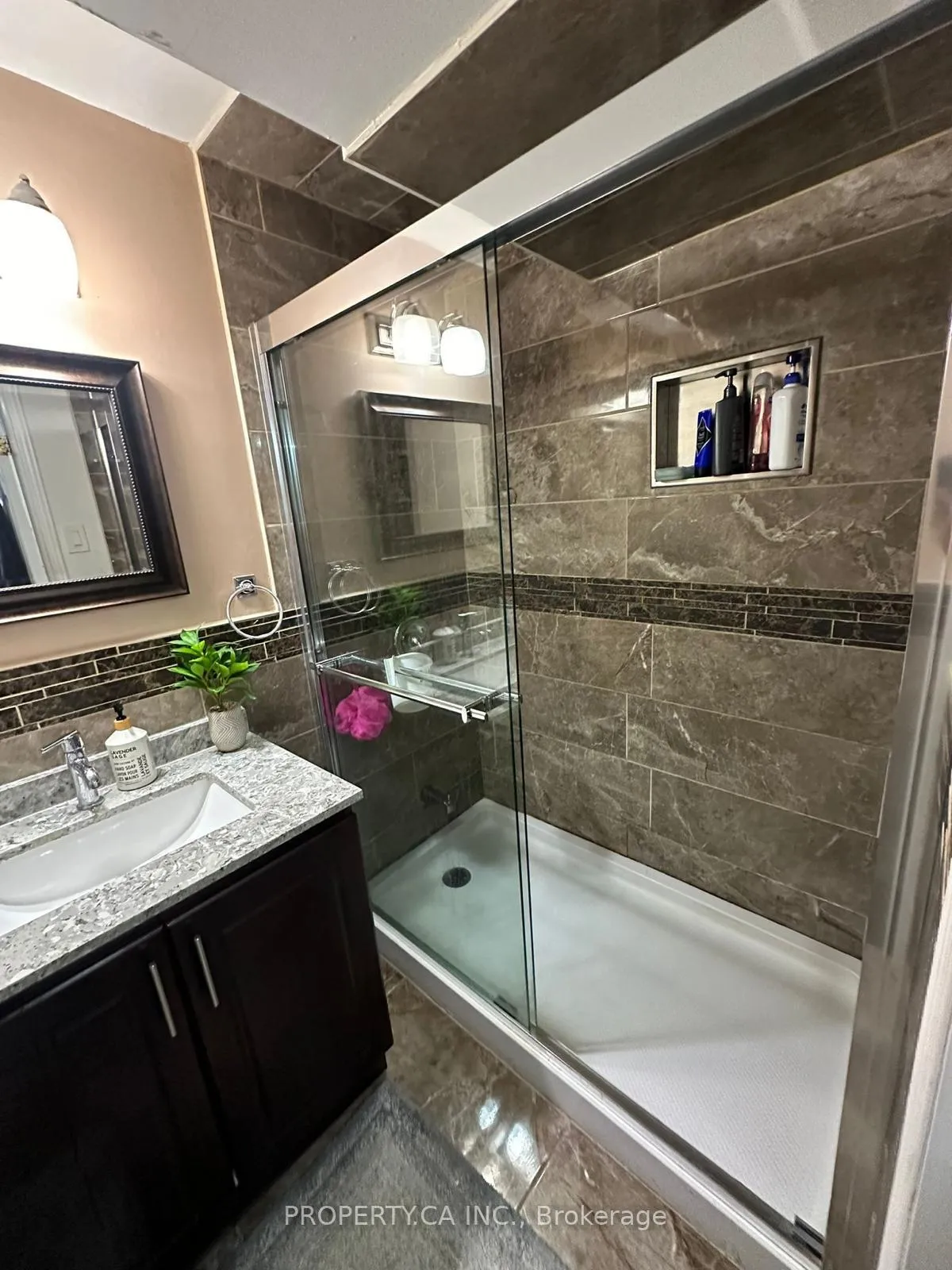 Photo 12 of 36 Whitwell Drive, Brampton, Vales of Castlemore — HOMEH