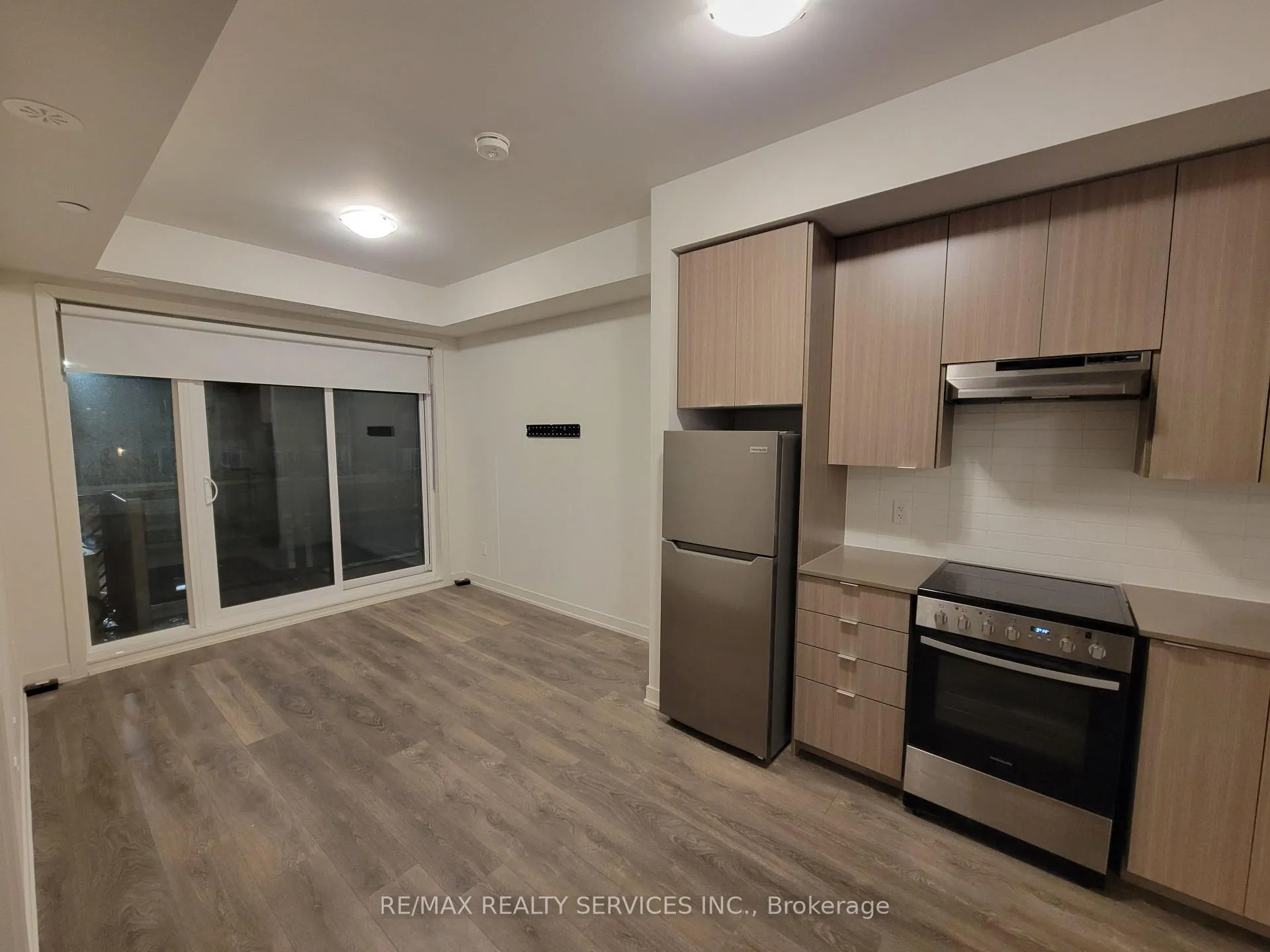 Photo 4 of 62 Sky Harbour Drive, Brampton, Brampton West — HOMEH