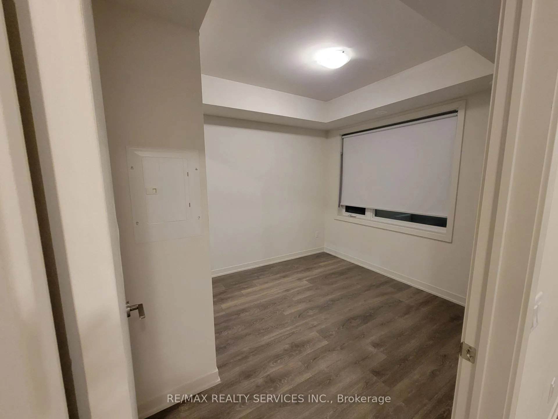 Photo 5 of 62 Sky Harbour Drive, Brampton, Brampton West — HOMEH
