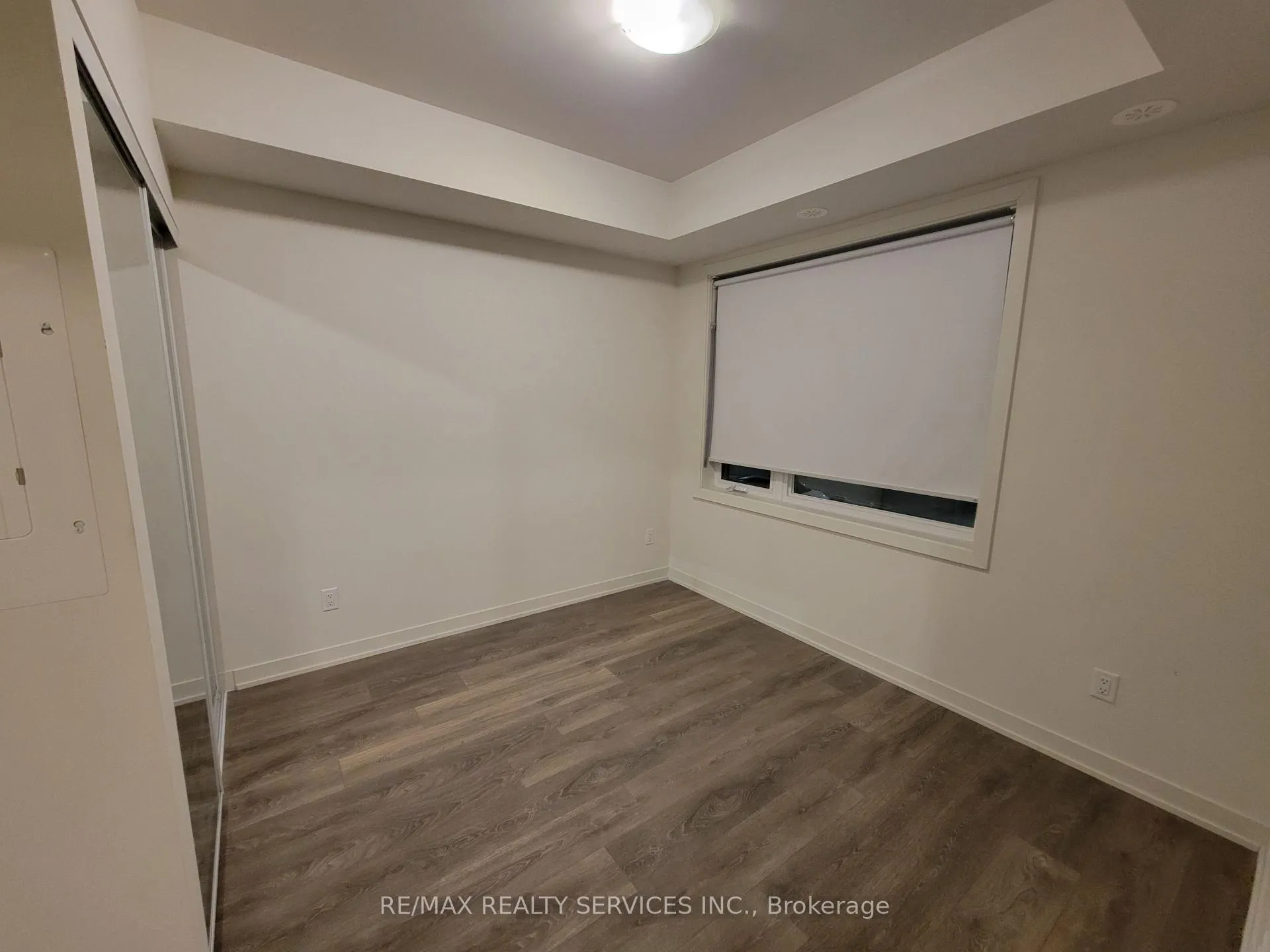Photo 6 of 62 Sky Harbour Drive, Brampton, Brampton West — HOMEH