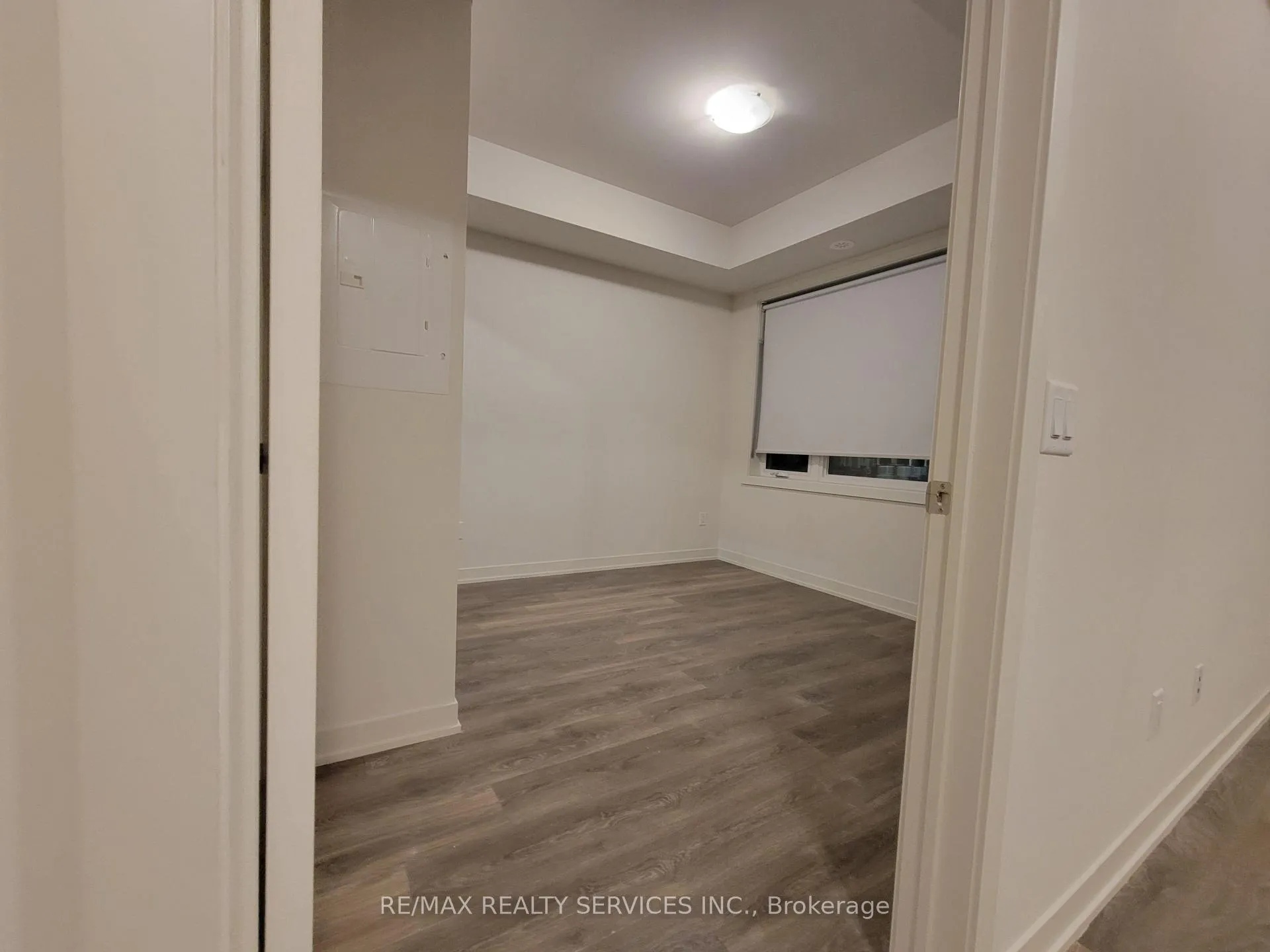 Photo 7 of 62 Sky Harbour Drive, Brampton, Brampton West — HOMEH