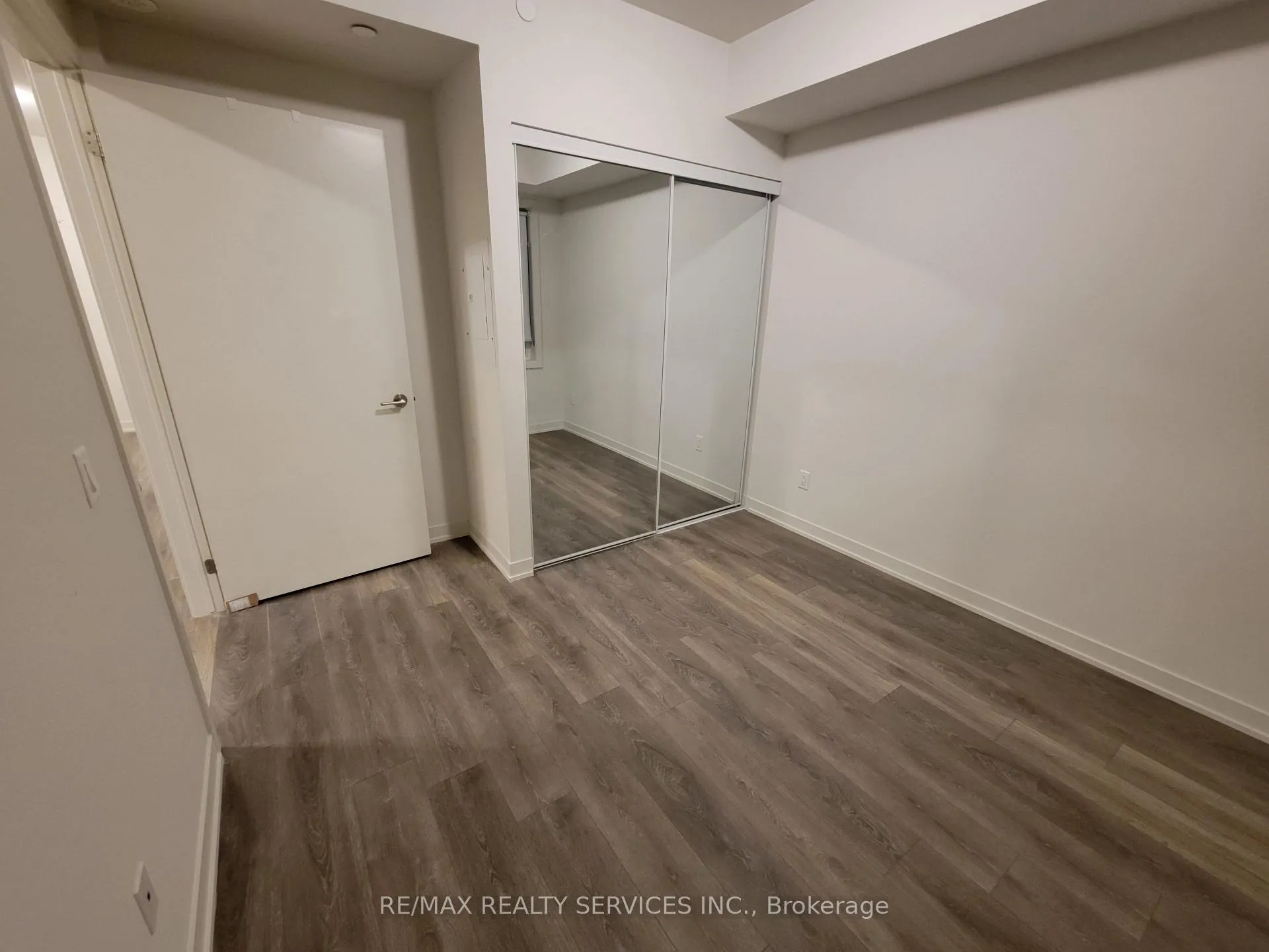 Photo 9 of 62 Sky Harbour Drive, Brampton, Brampton West — HOMEH