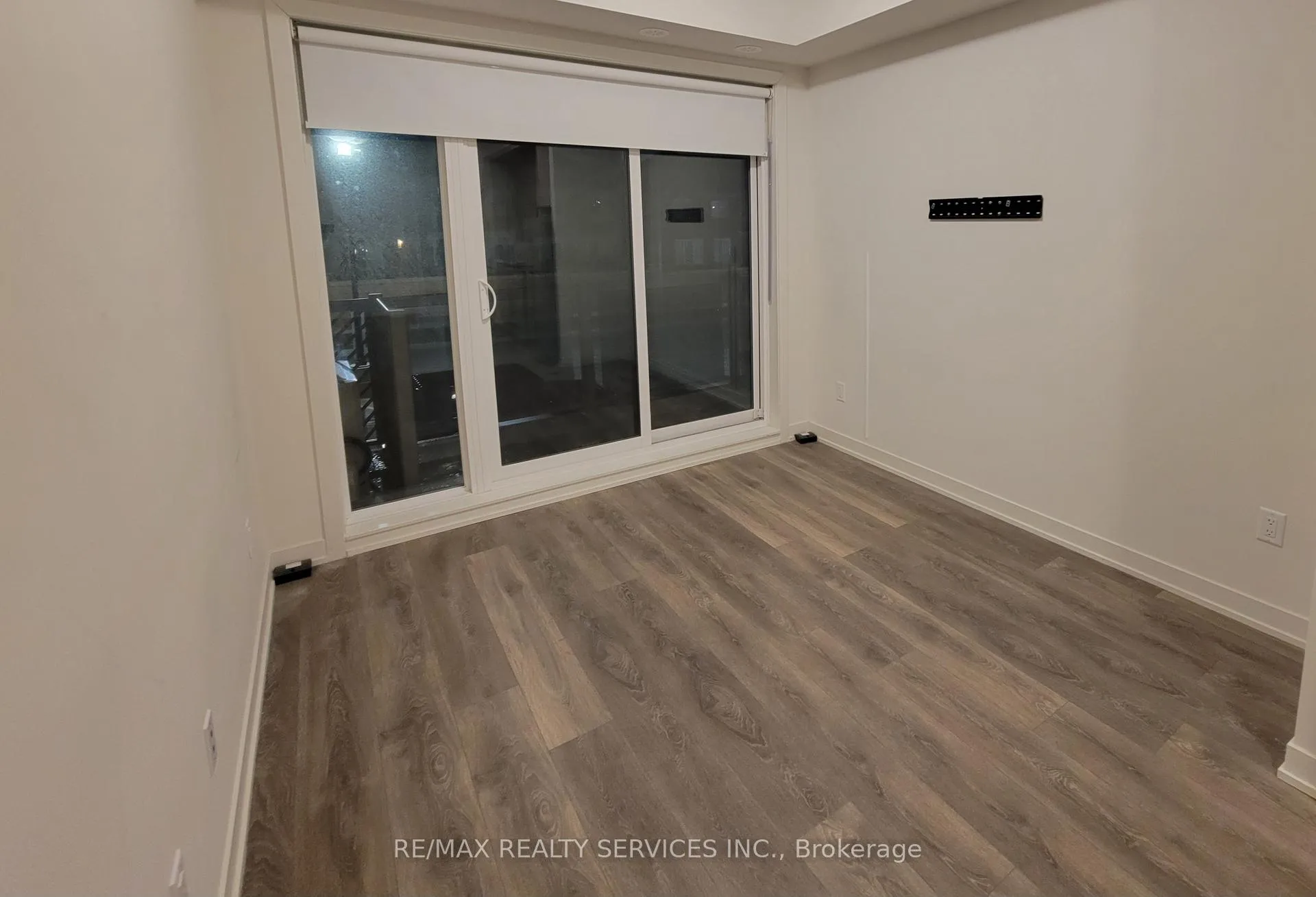 Photo 10 of 62 Sky Harbour Drive, Brampton, Brampton West — HOMEH