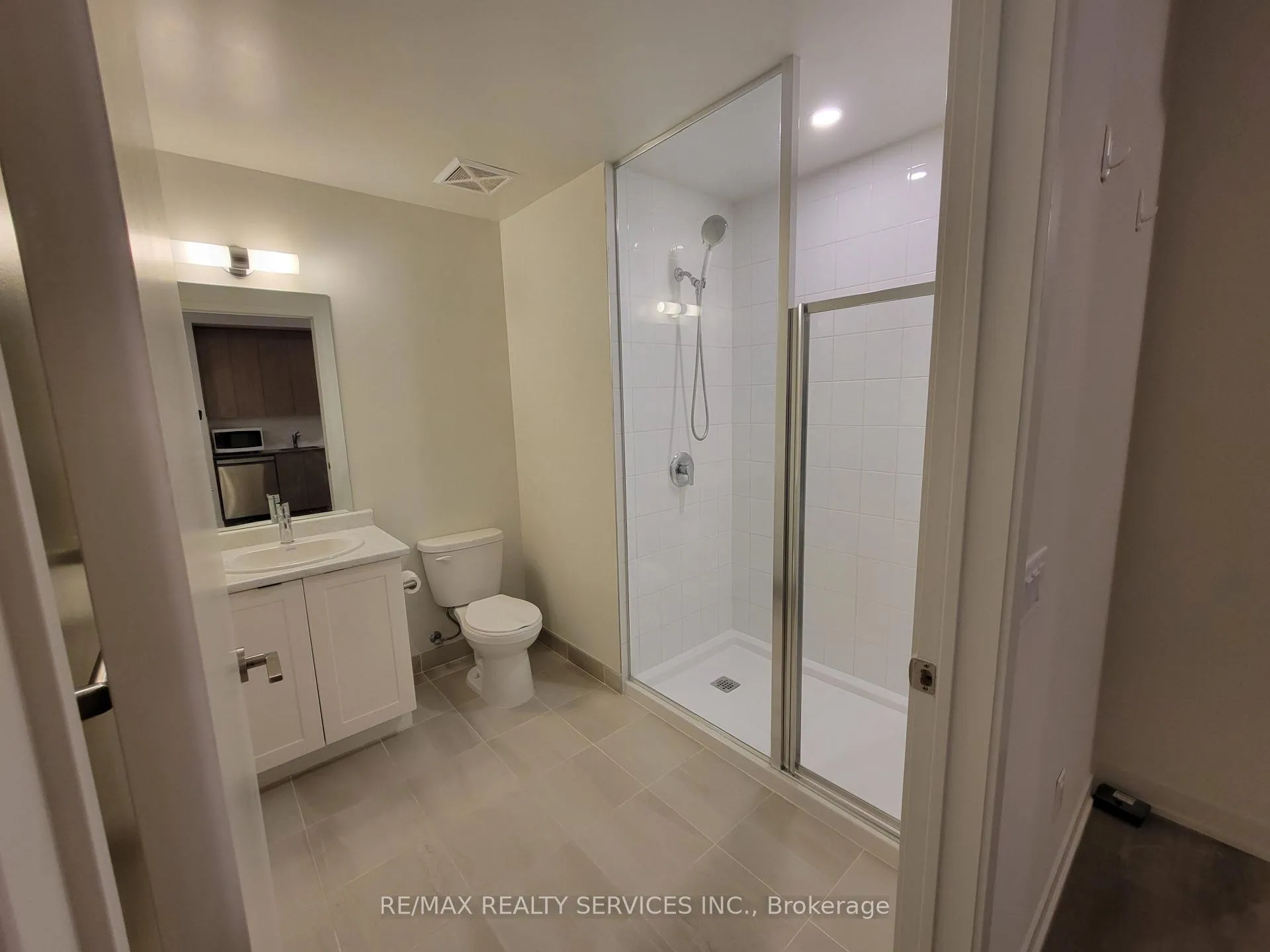 Photo 13 of 62 Sky Harbour Drive, Brampton, Brampton West — HOMEH