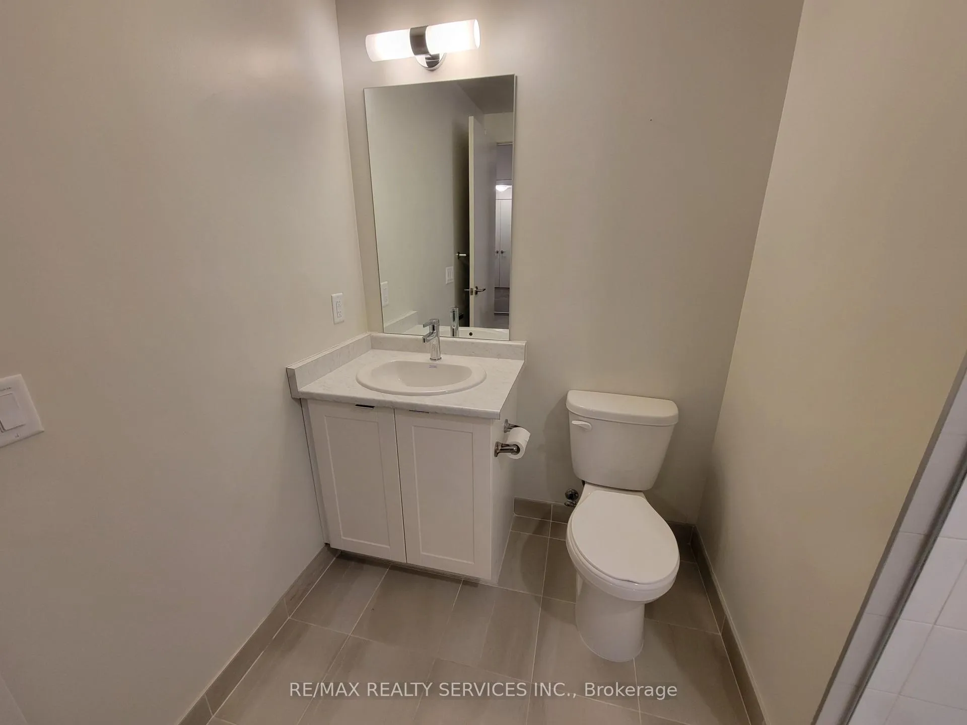 Photo 14 of 62 Sky Harbour Drive, Brampton, Brampton West — HOMEH