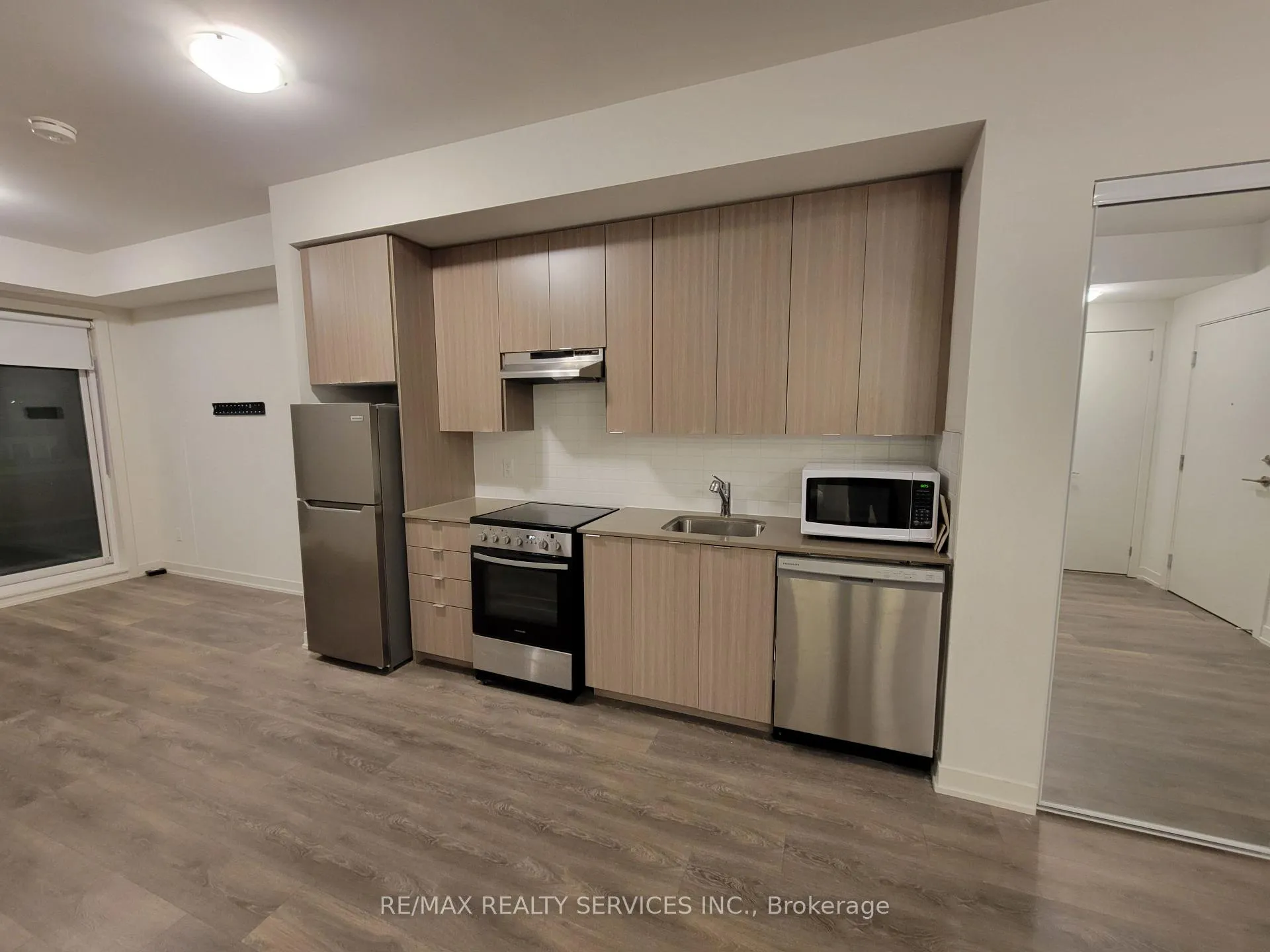 Photo 16 of 62 Sky Harbour Drive, Brampton, Brampton West — HOMEH