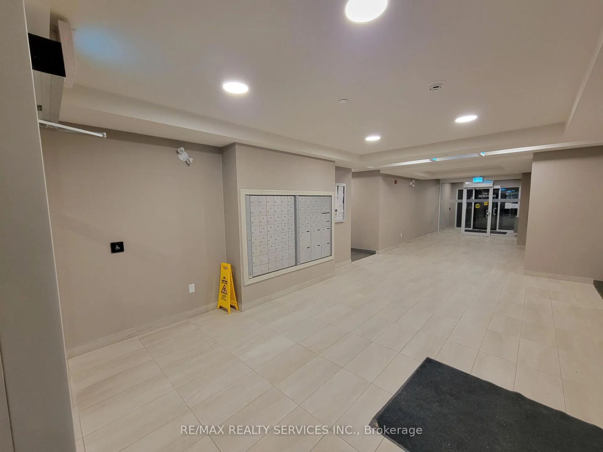 Photo 21 of 62 Sky Harbour Drive, Brampton, Brampton West — HOMEH