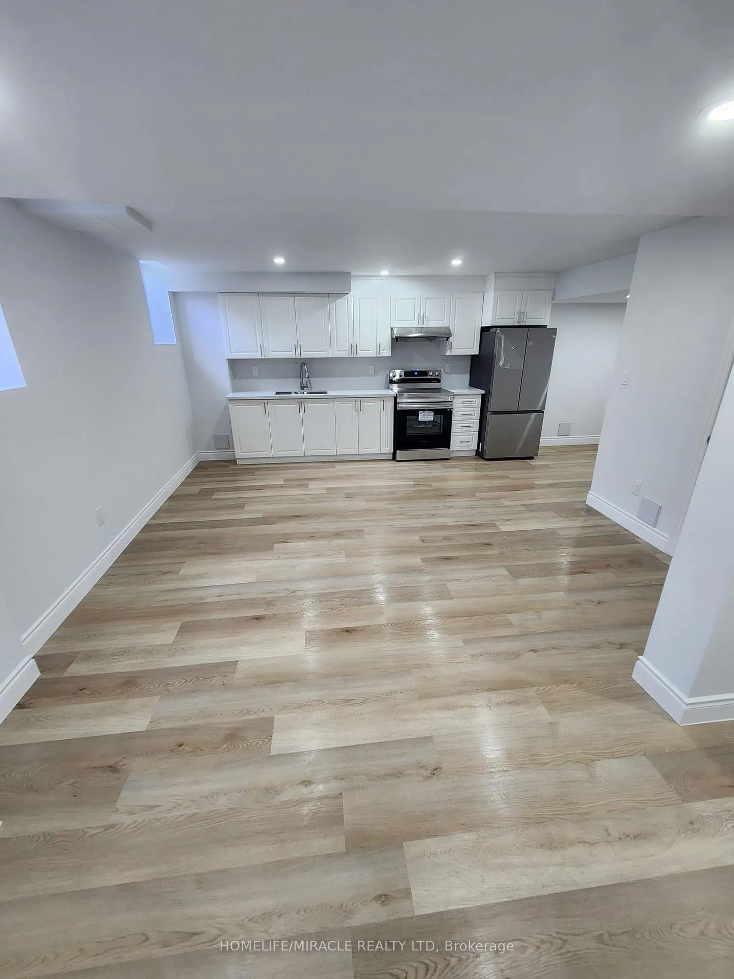 Photo 3 of 372 Valleyway Drive, Brampton, Credit Valley — HOMEH