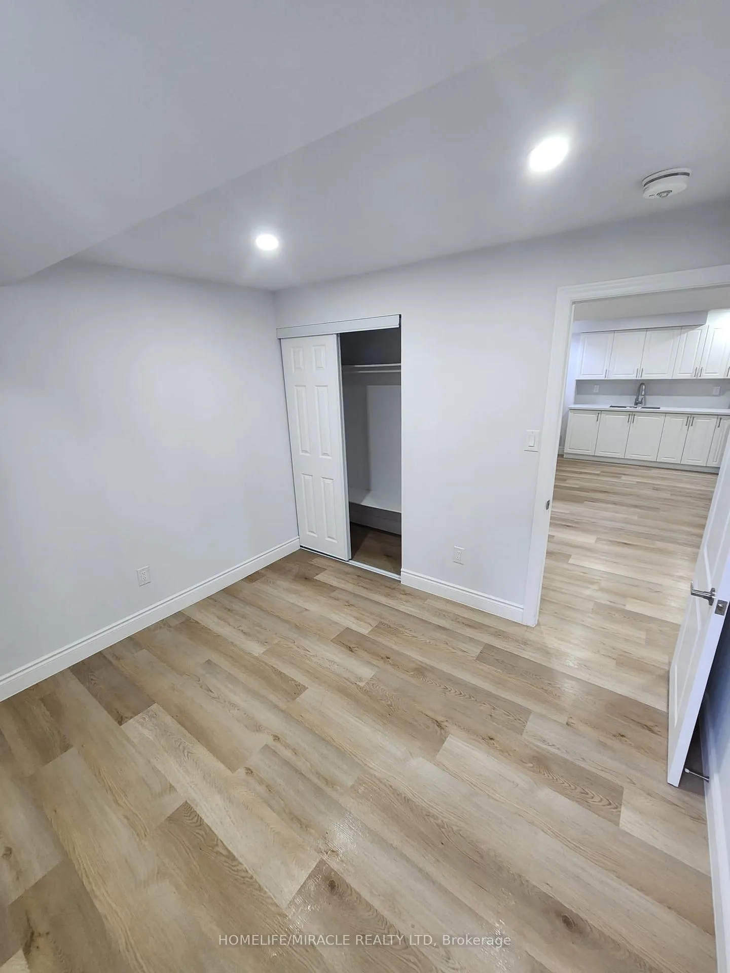 Photo 4 of 372 Valleyway Drive, Brampton, Credit Valley — HOMEH