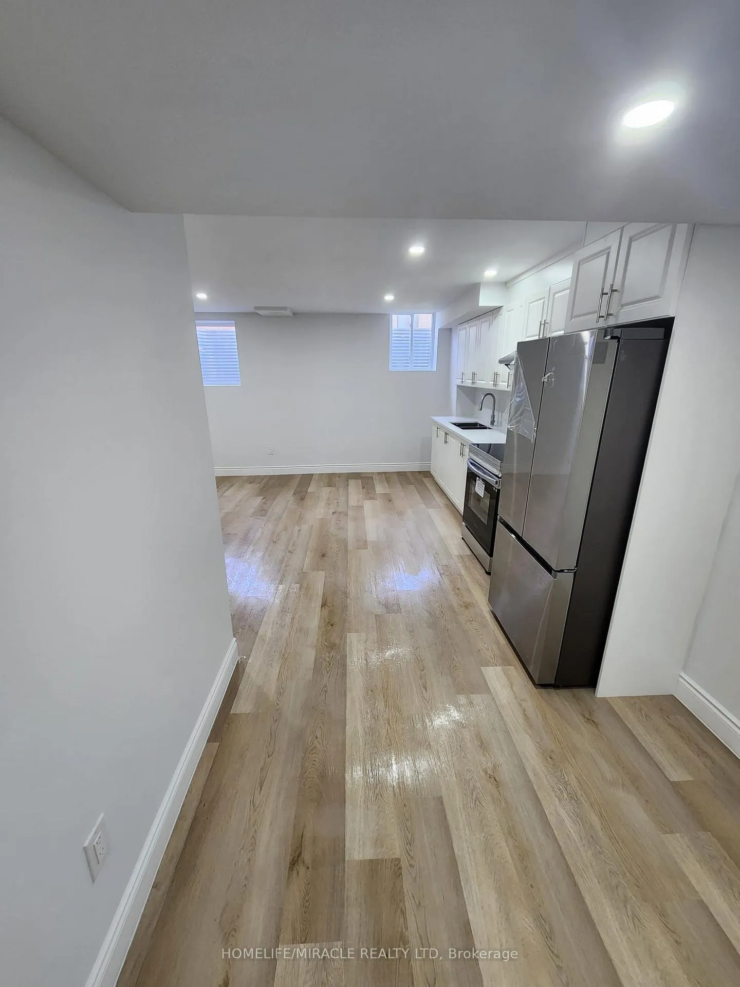 Photo 6 of 372 Valleyway Drive, Brampton, Credit Valley — HOMEH