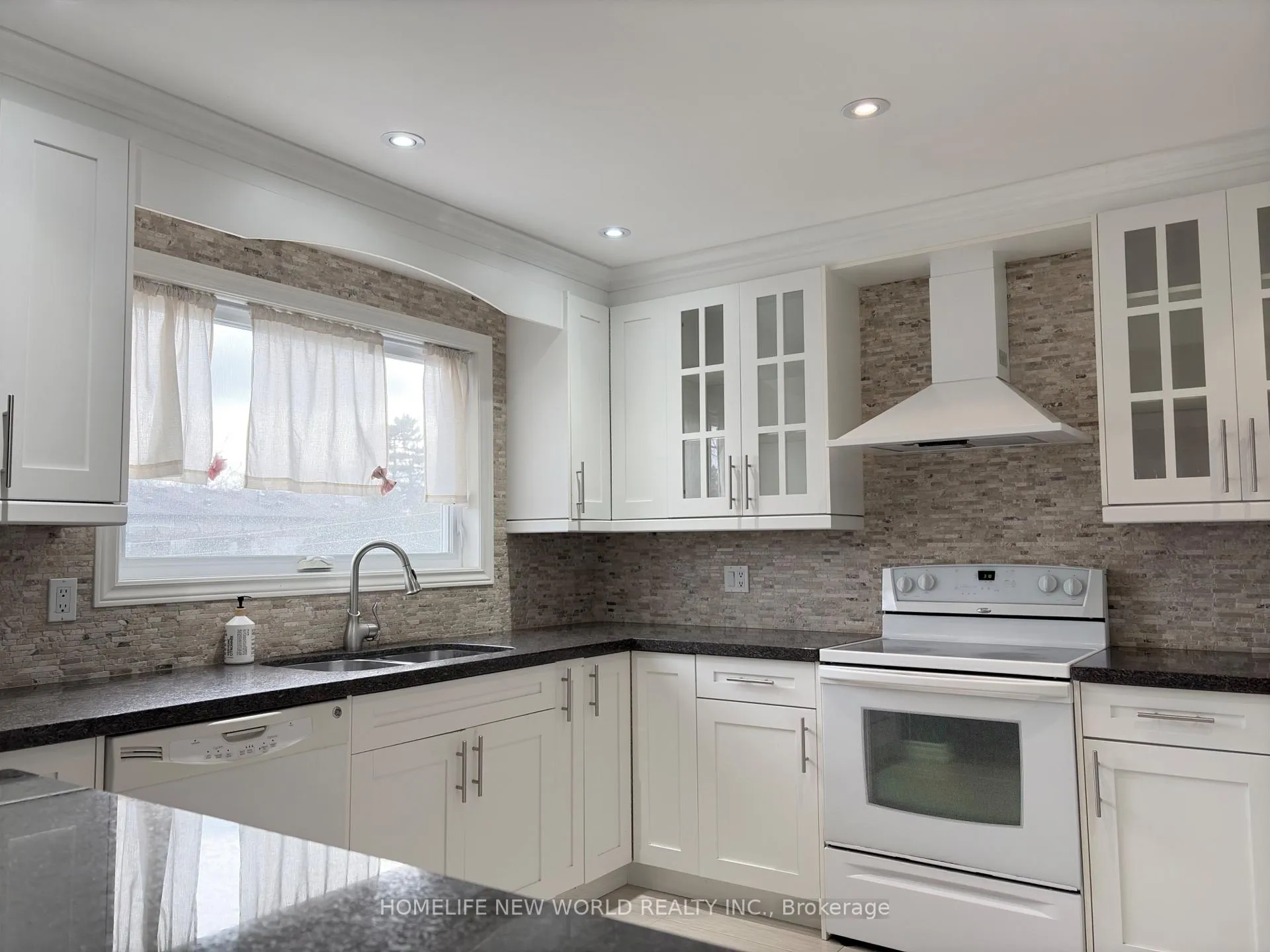 Photo 9 of 35 Shieldmark Crescent, Markham, Royal Orchard — HOMEH