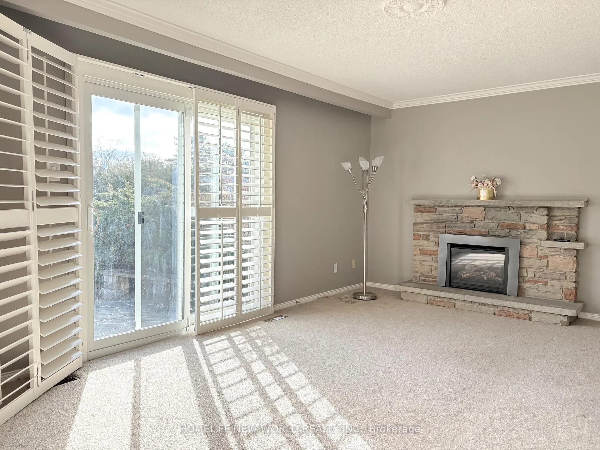 Photo 10 of 35 Shieldmark Crescent, Markham, Royal Orchard — HOMEH