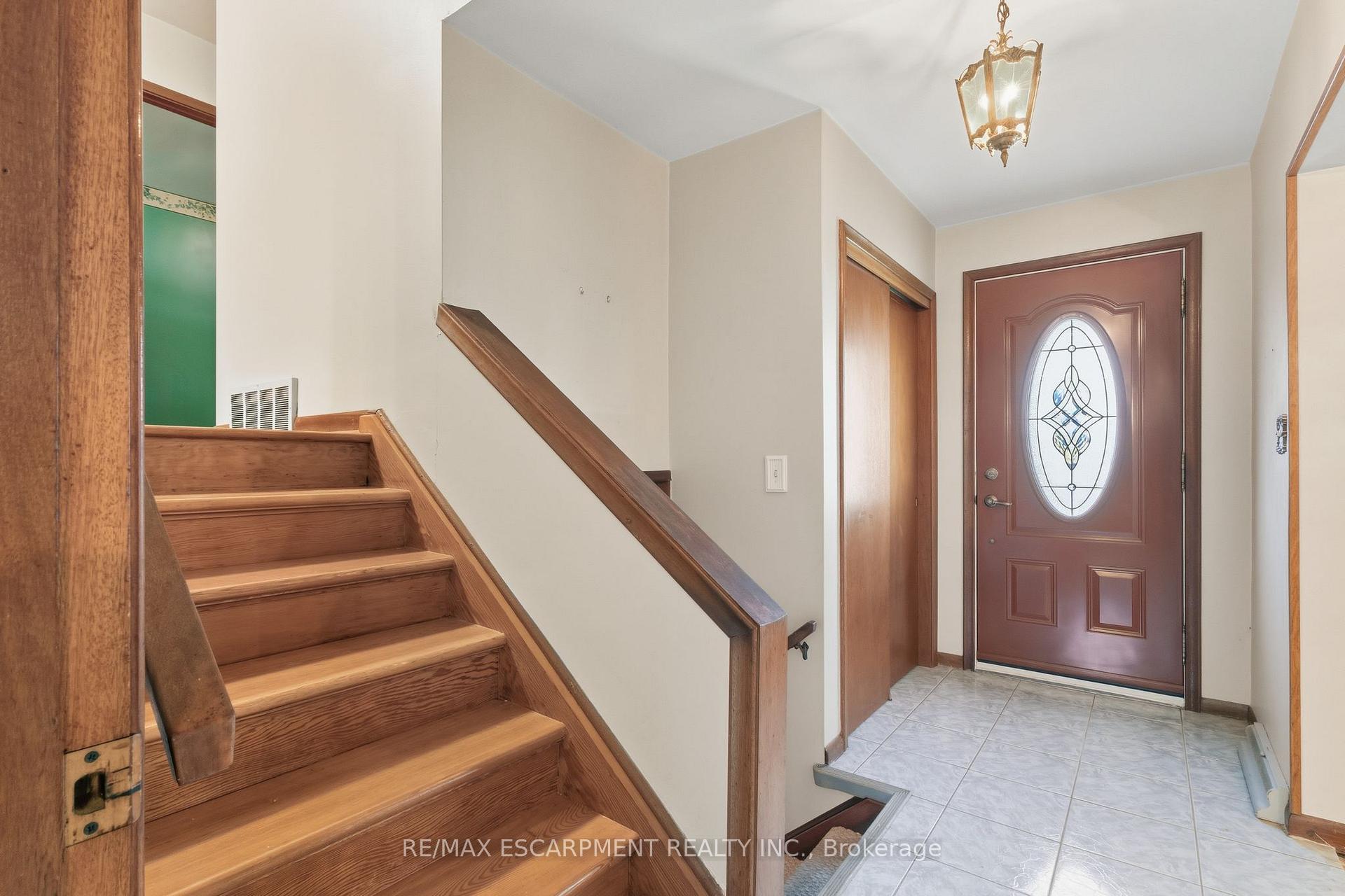 Photo 6 of 241 Tottenham Road, Burlington, Appleby — HOMEH