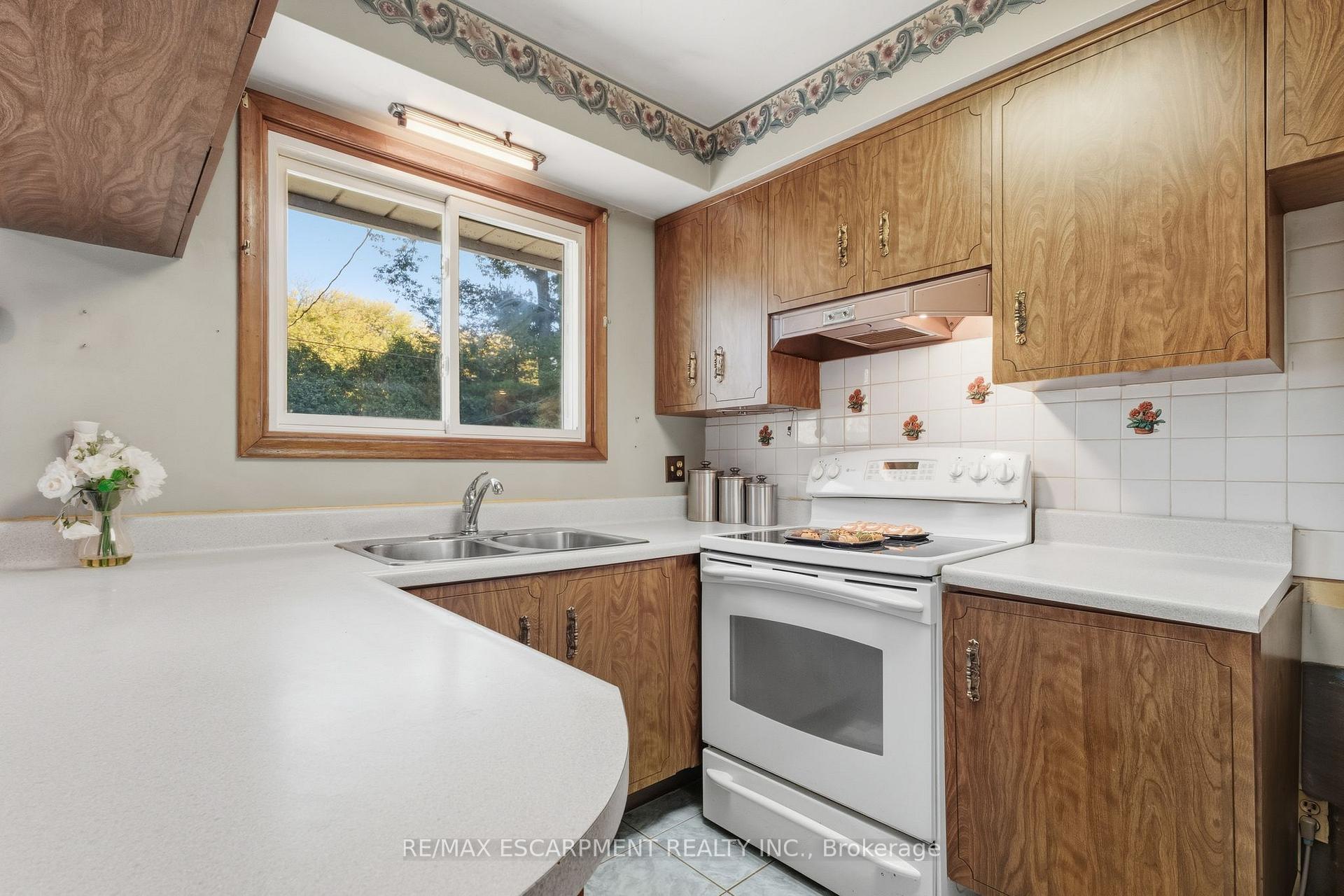 Photo 9 of 241 Tottenham Road, Burlington, Appleby — HOMEH