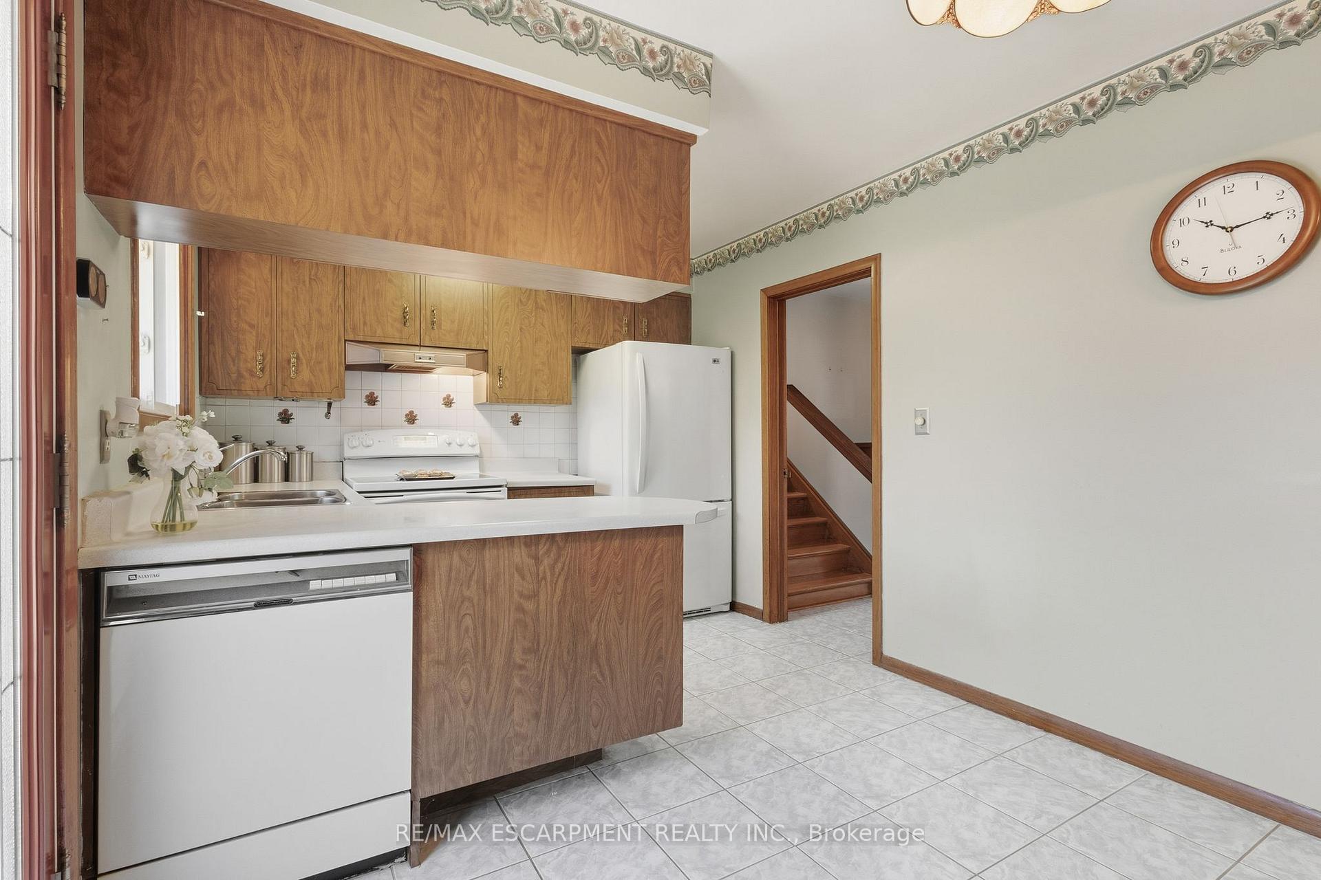 Photo 13 of 241 Tottenham Road, Burlington, Appleby — HOMEH