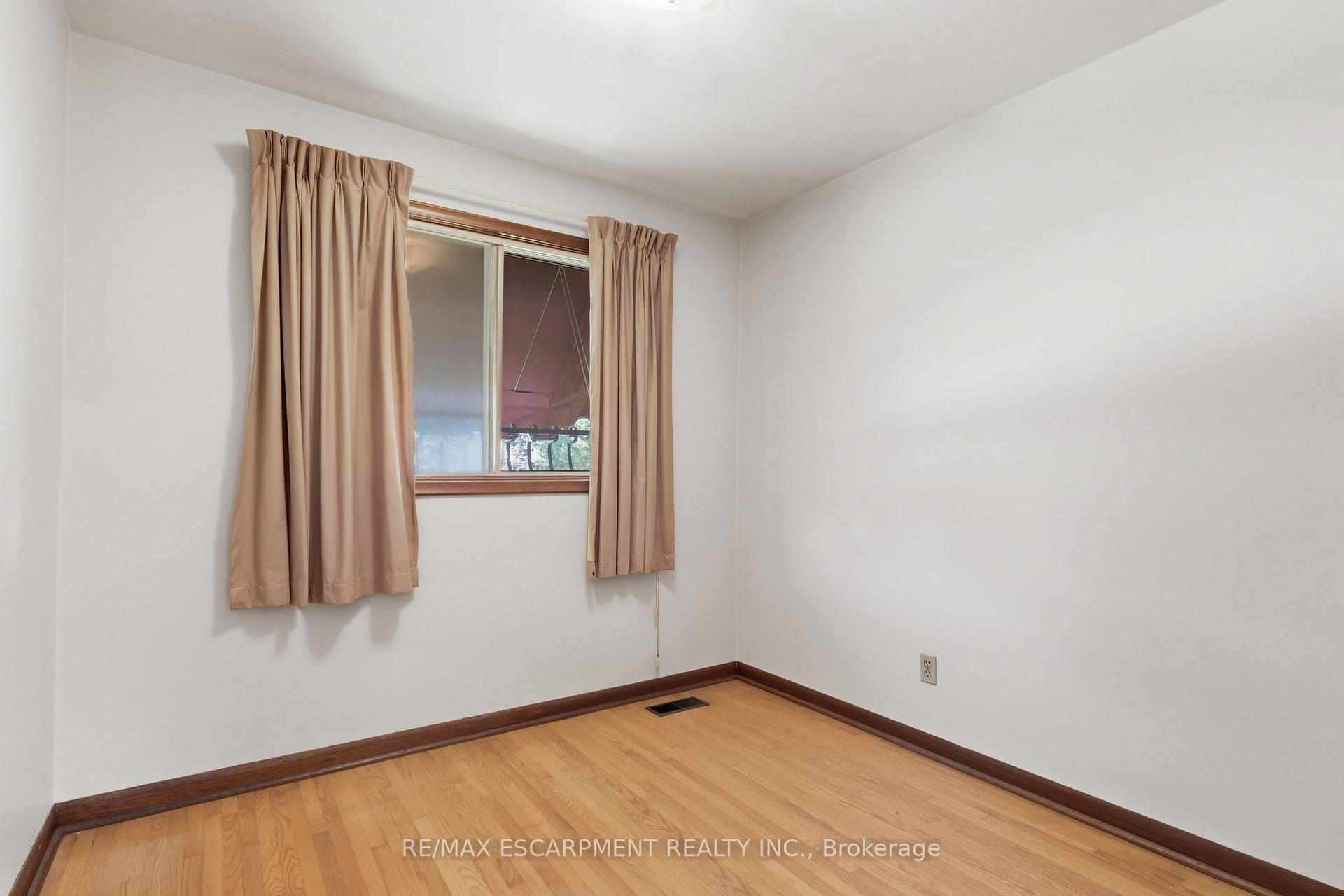 Photo 22 of 241 Tottenham Road, Burlington, Appleby — HOMEH