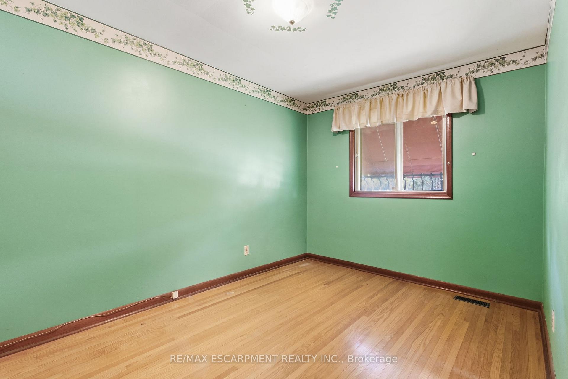 Photo 23 of 241 Tottenham Road, Burlington, Appleby — HOMEH