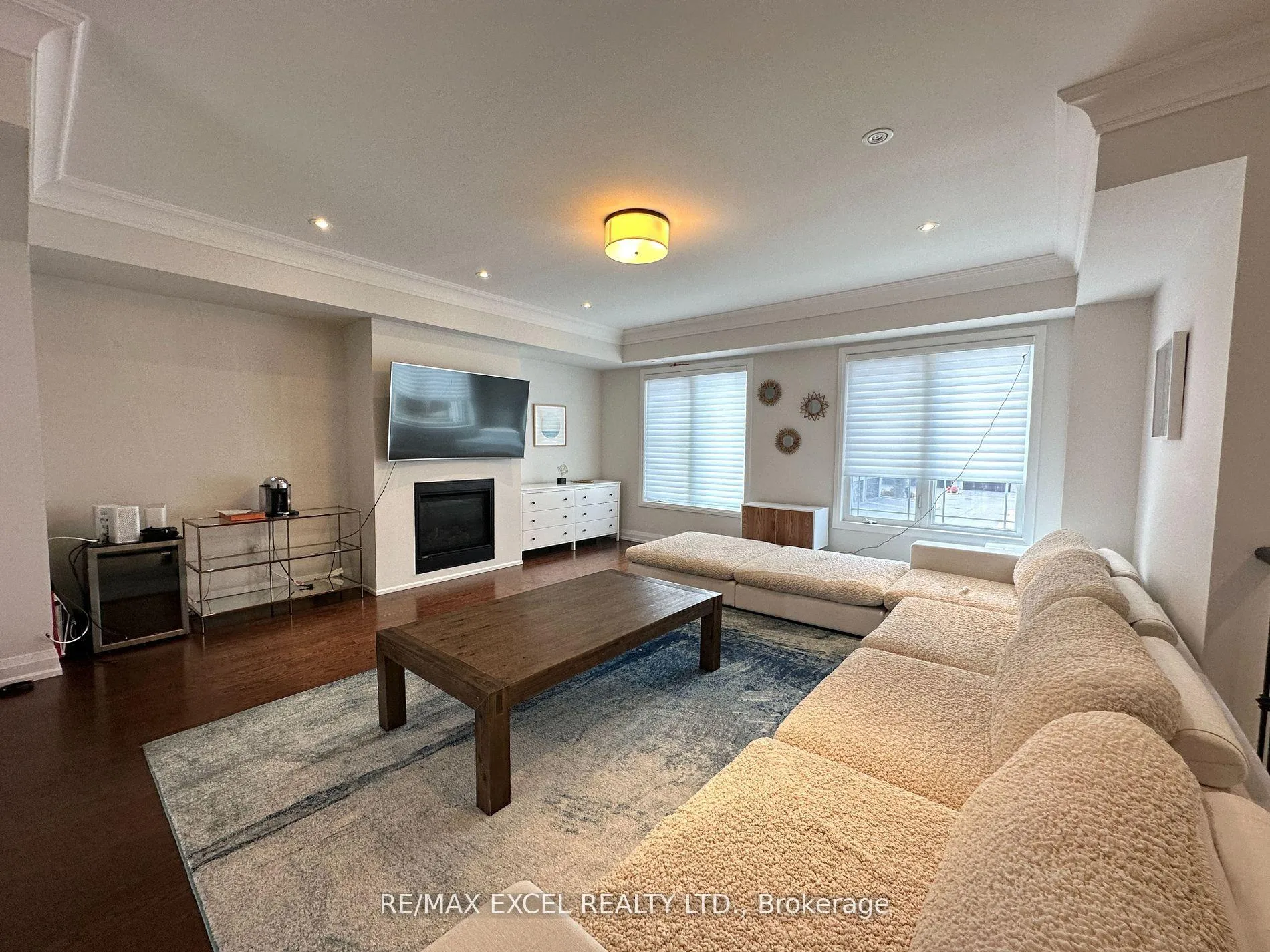 Photo 3 of 7 Caseley Way, Markham, Unionville — HOMEH
