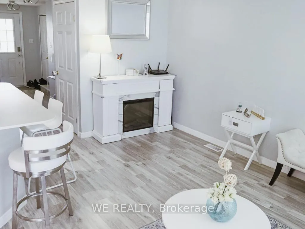 Photo 3 of 500 Highbrook Court, Kitchener — HOMEH