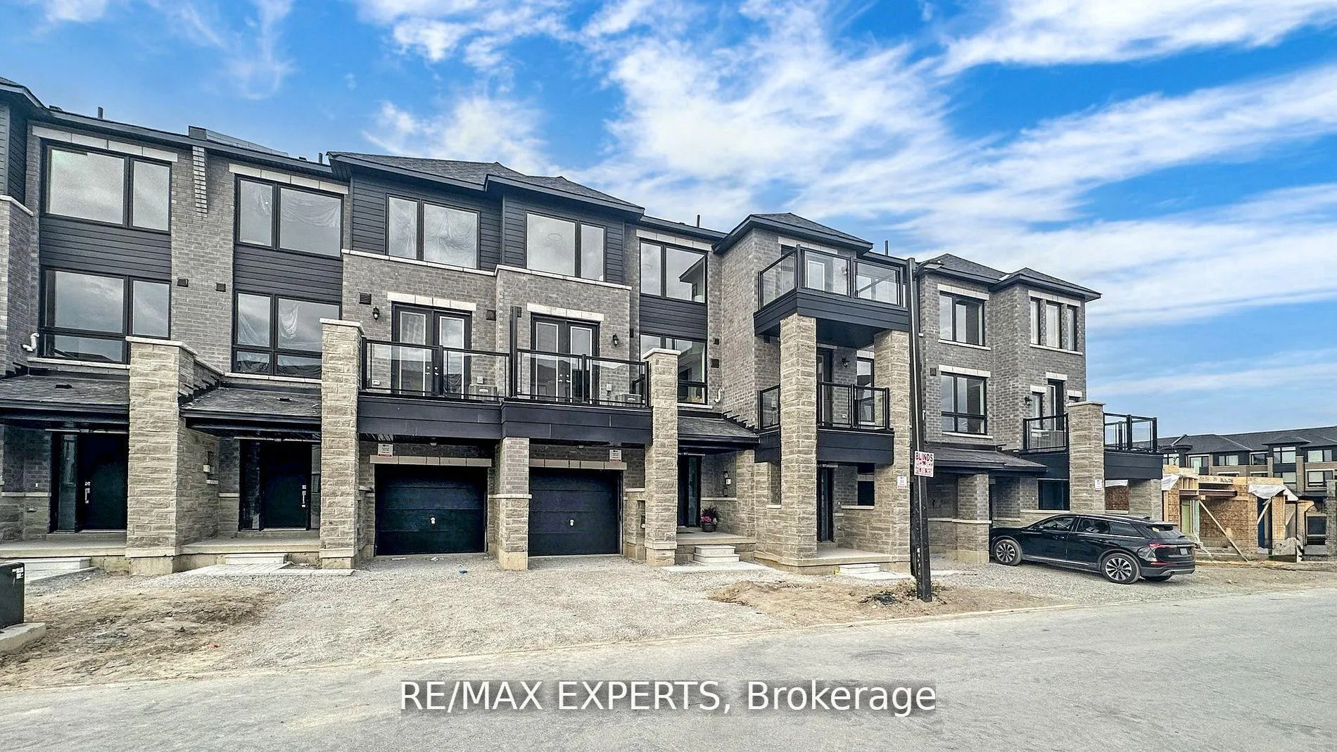 Photo 2 of 22 Spry Lane, Barrie, Innis-Shore — HOMEH