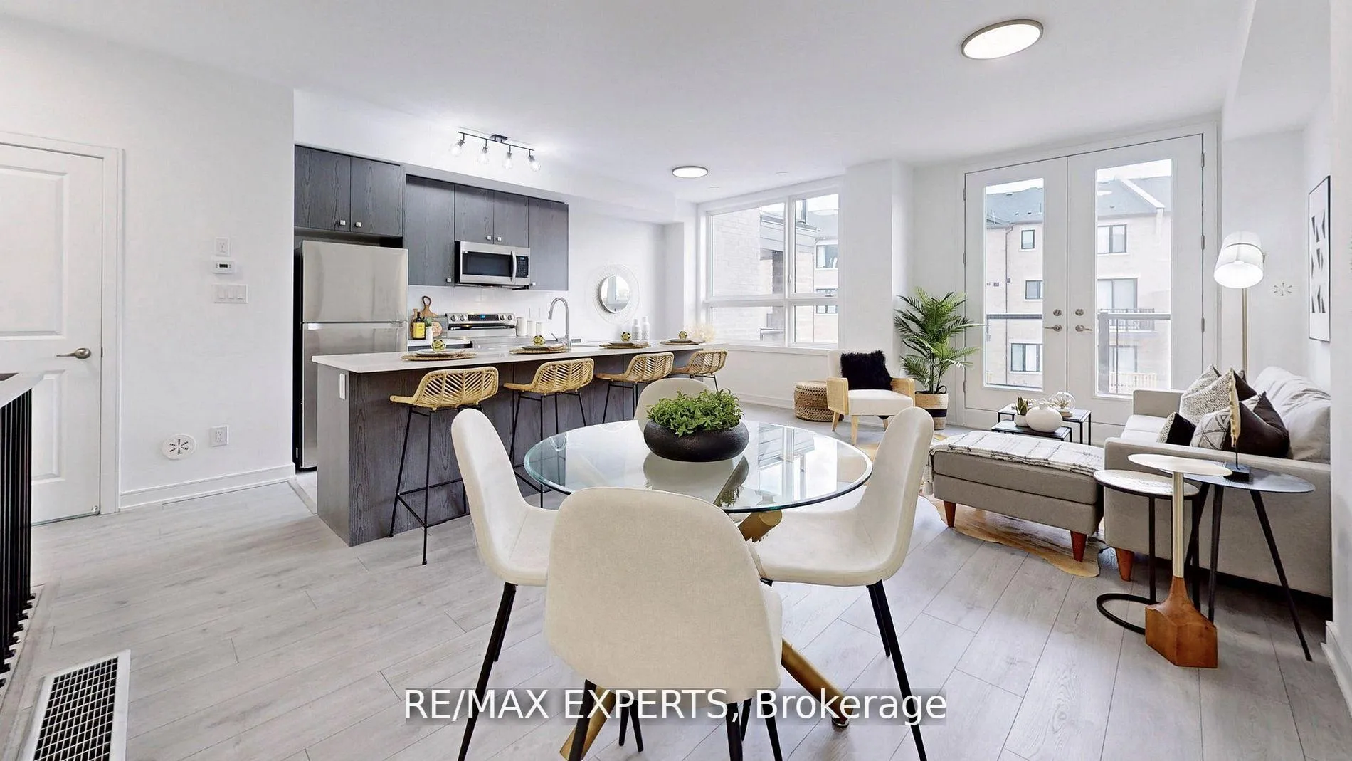 Photo 3 of 22 Spry Lane, Barrie, Innis-Shore — HOMEH