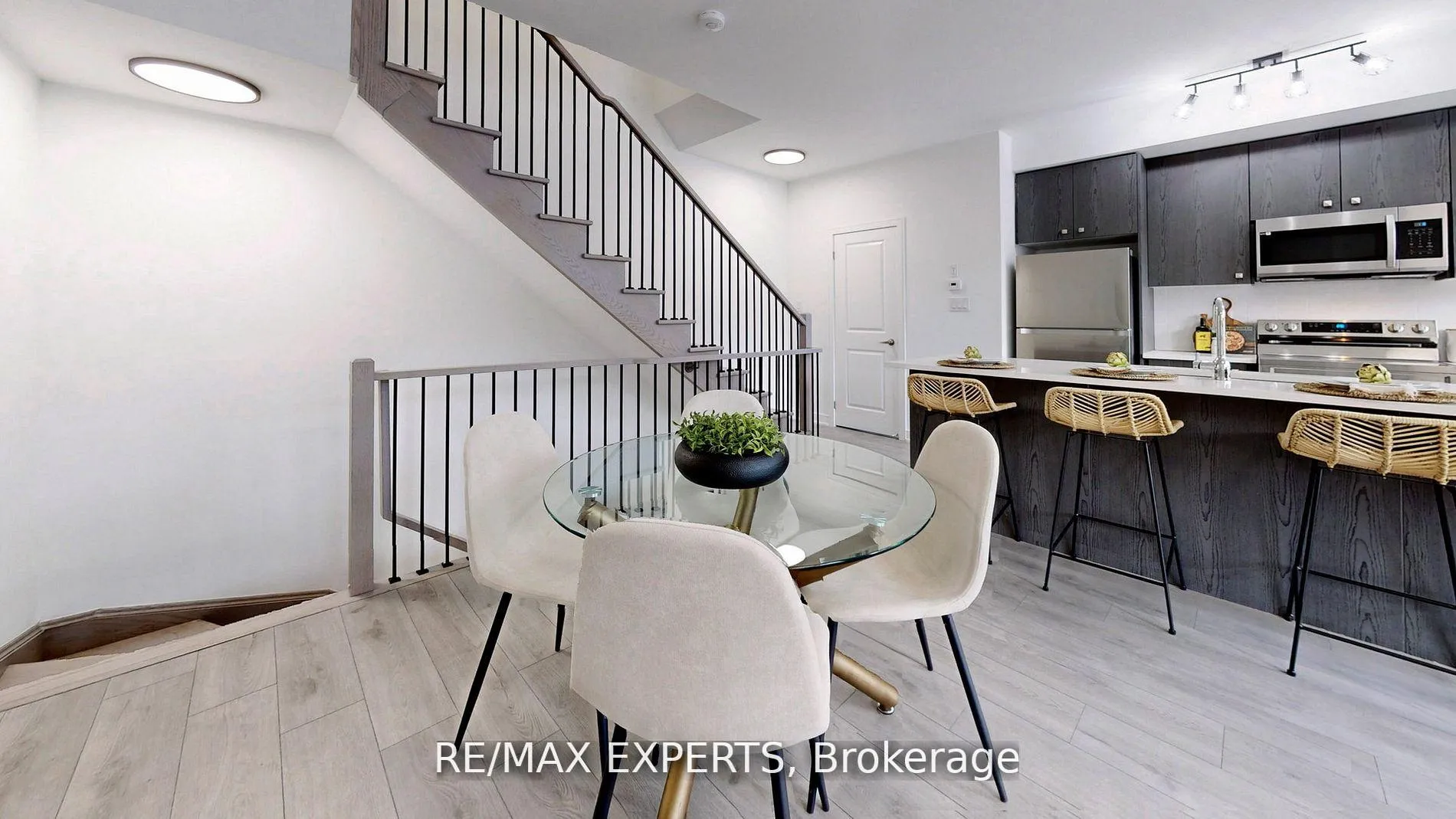 Photo 6 of 22 Spry Lane, Barrie, Innis-Shore — HOMEH
