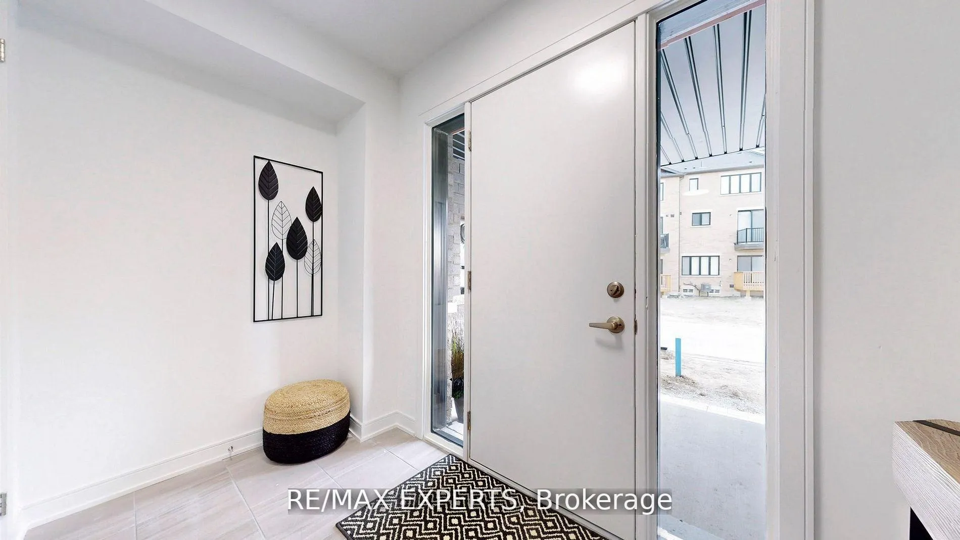 Photo 10 of 22 Spry Lane, Barrie, Innis-Shore — HOMEH