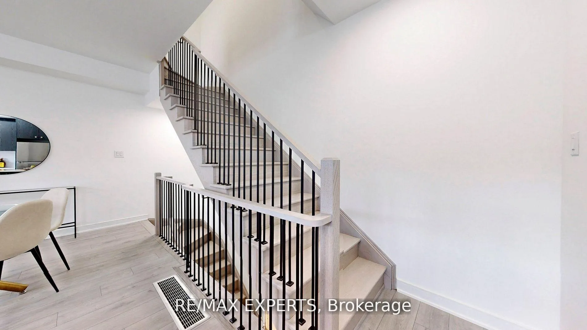 Photo 11 of 22 Spry Lane, Barrie, Innis-Shore — HOMEH