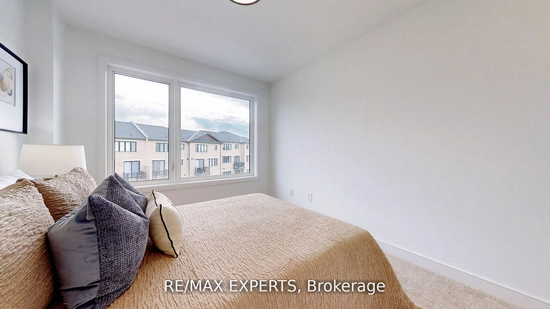 Photo 18 of 22 Spry Lane, Barrie, Innis-Shore — HOMEH