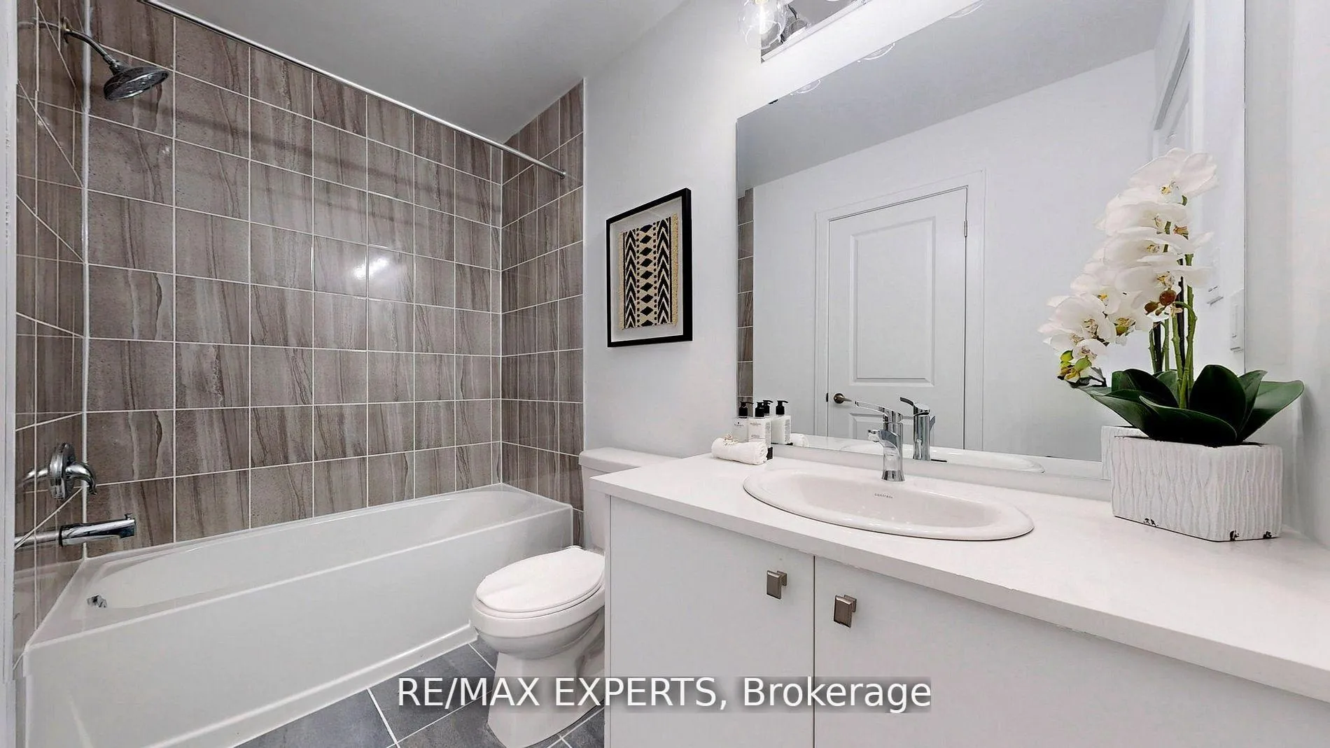 Photo 19 of 22 Spry Lane, Barrie, Innis-Shore — HOMEH